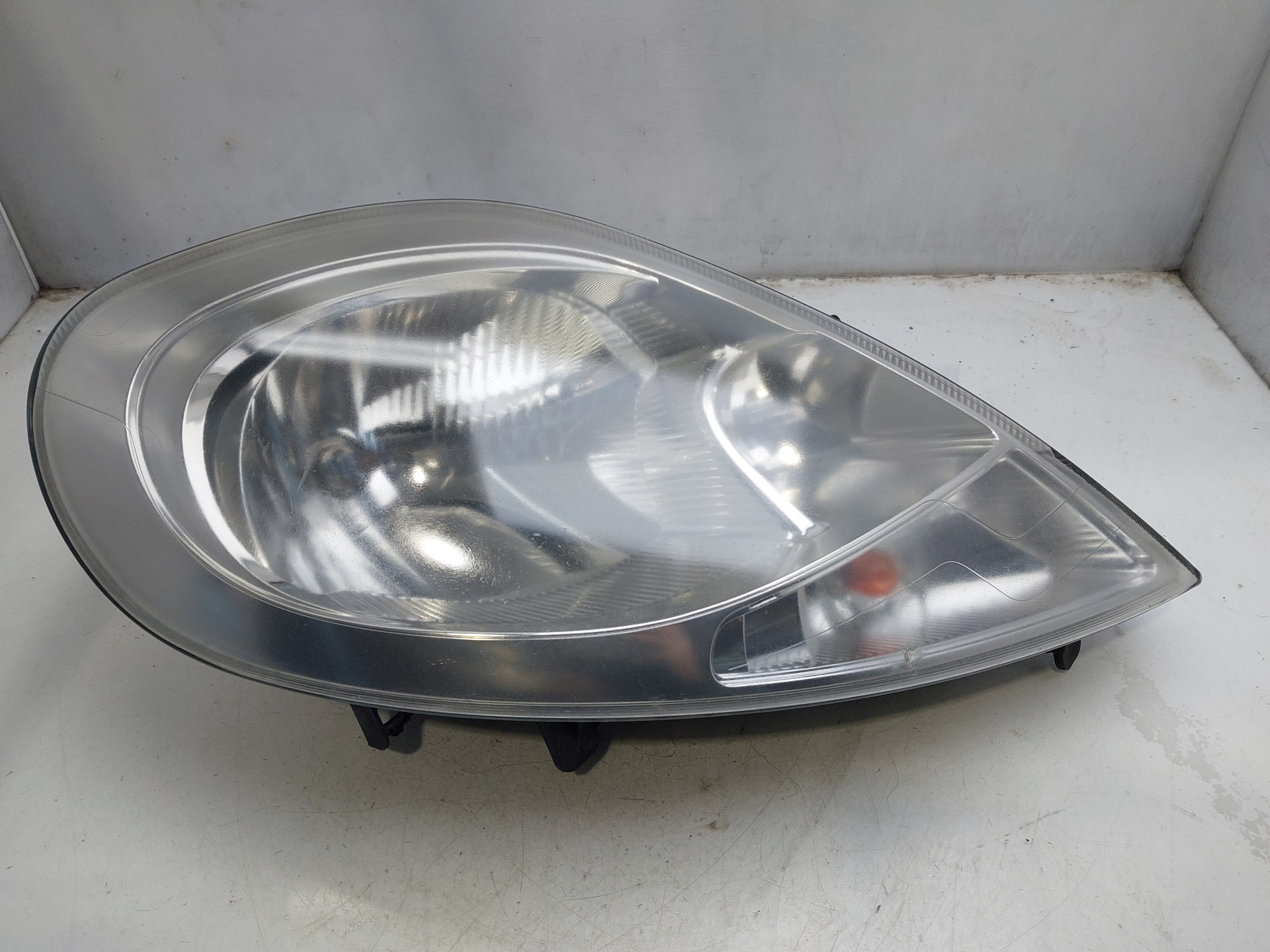 RENAULT Front Right Headlight 8200701356 23953489