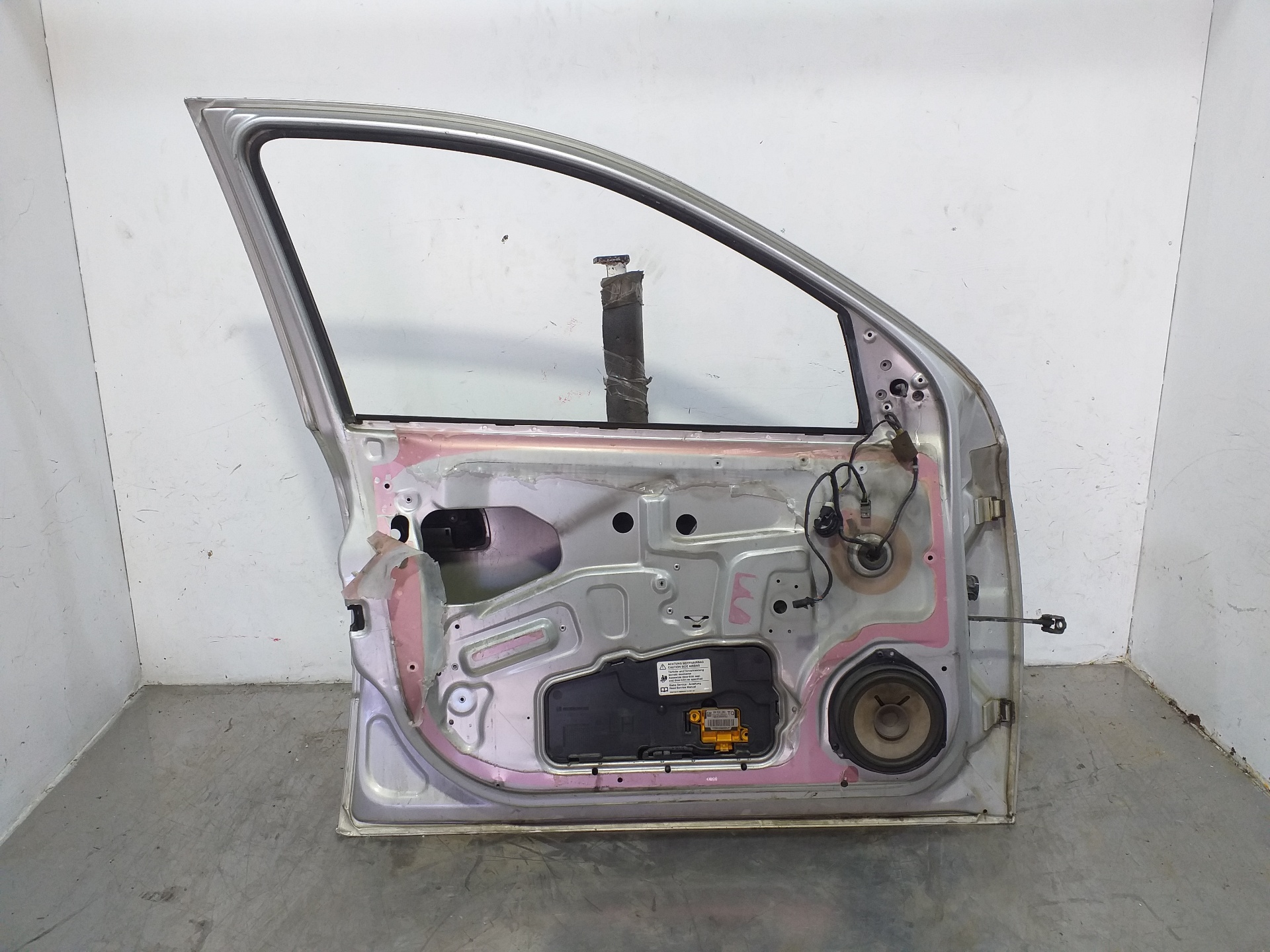 OPEL Astra H (2004-2014) Priekšējās kreisās durvis 13116451 25281569