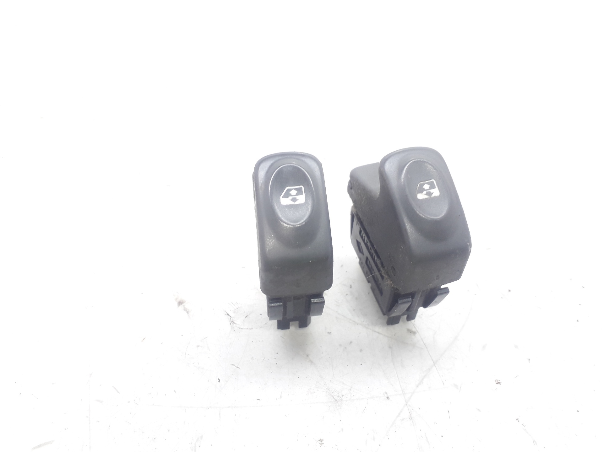 CITROËN Scenic 1 generation (1996-2003) Front Left Door Window Switch 7700432962 18789528