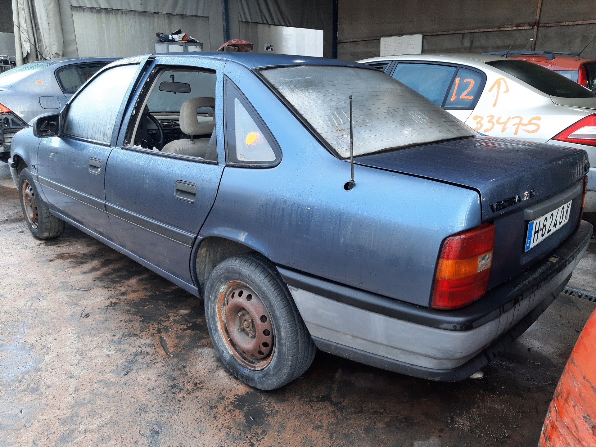 OPEL Vectra A (1988-1995) Priekšējais bamperis 90443418 23784752