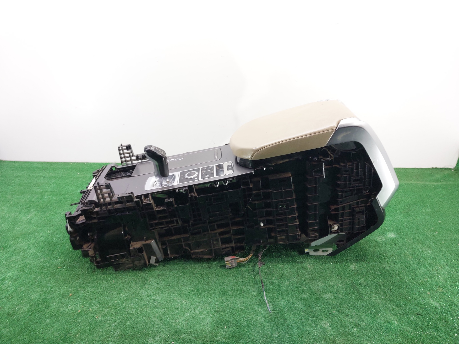 LAND ROVER Range Rover Evoque L538 (1 gen) (2011-2020) Käsinoja LR044748 22764147