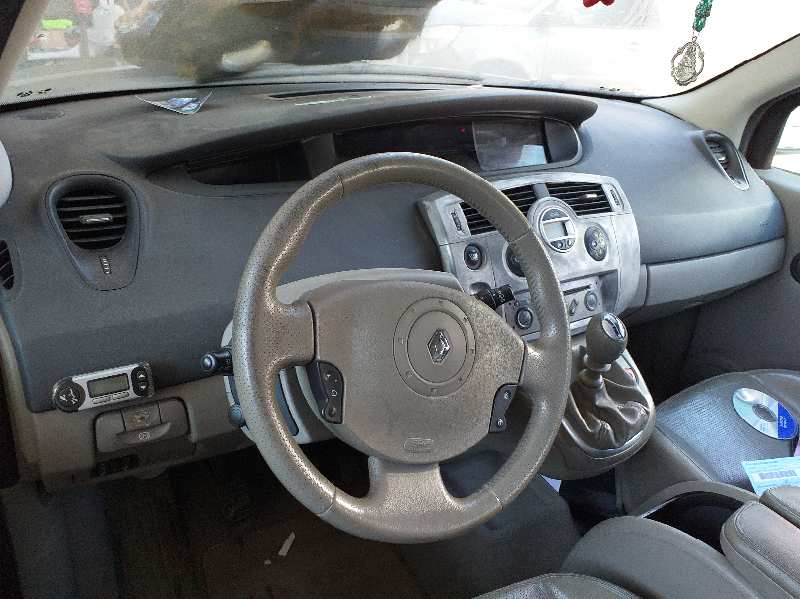 RENAULT Scenic 2 generation (2003-2010) Priekšējais bamperis 620225303R 18395390