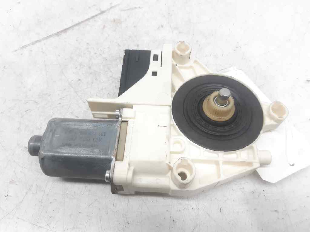 RENAULT Laguna 3 generation (2007-2015) Moteur de commande de vitre de porte arrière droite 827300001R 18444412