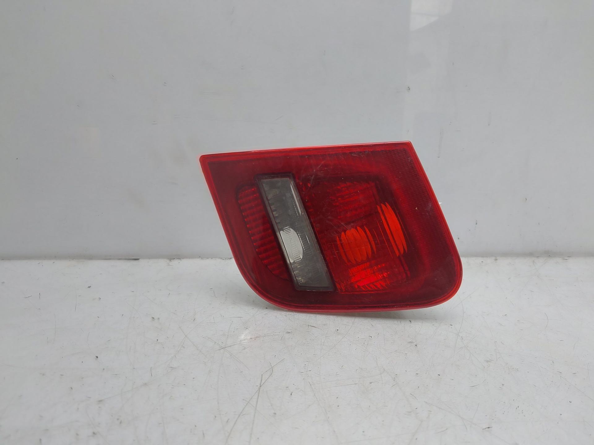 VAUXHALL 3 Series E46 (1997-2006) Rear Right Taillight Lamp 8364924 24138958