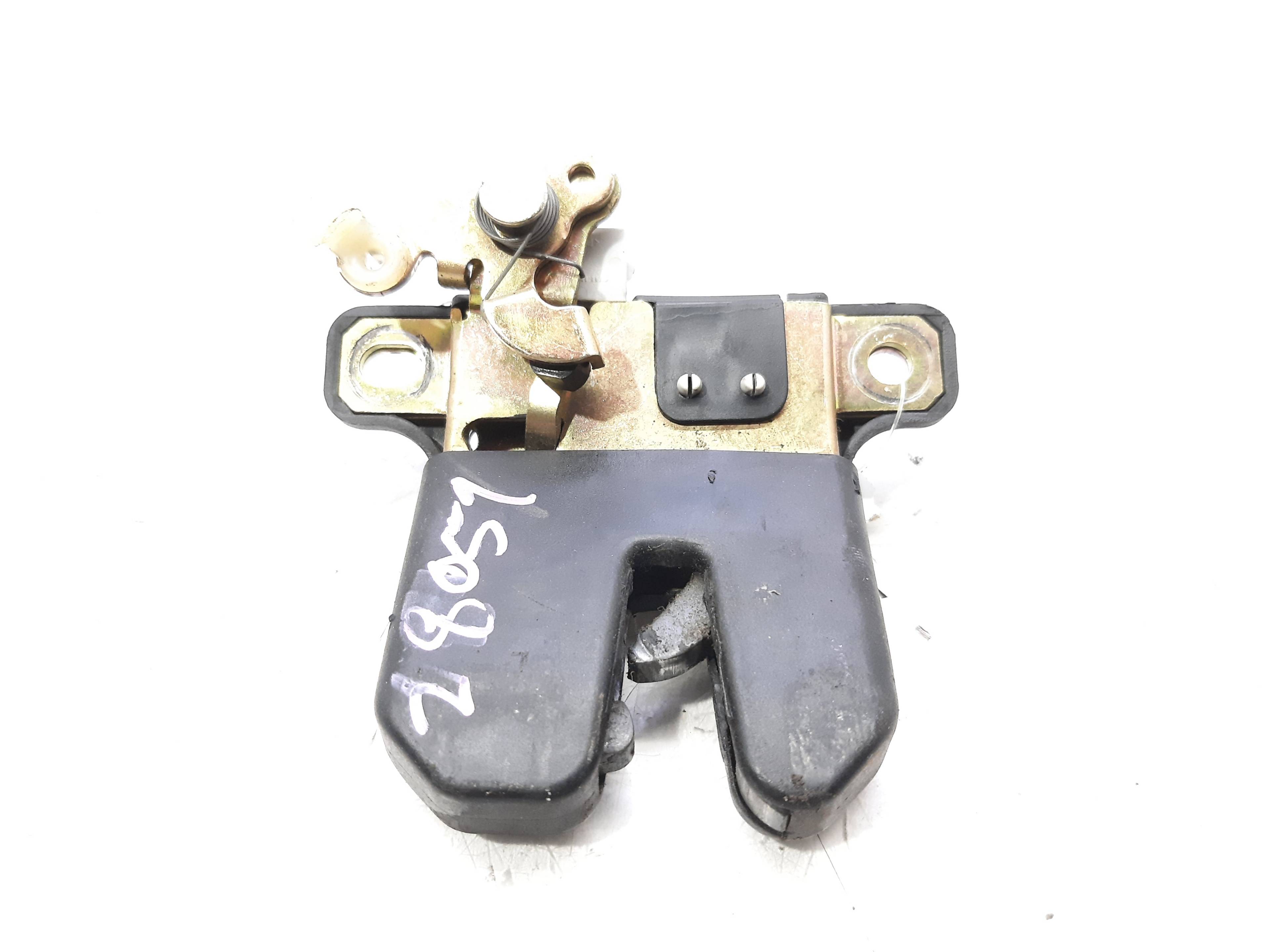 VOLKSWAGEN Passat B5 (1996-2005) Tailgate Boot Lock 3B5827505A 18798936