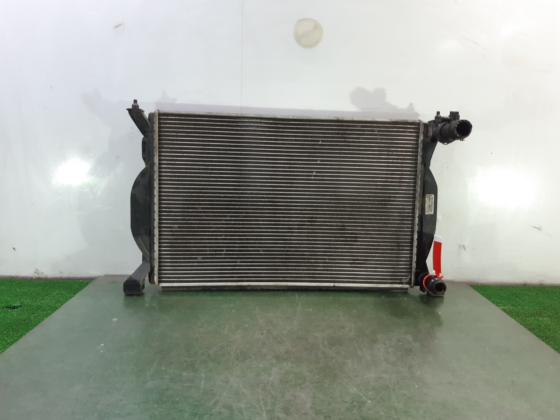 SEAT Exeo 1 generation (2009-2012) Охлаждающий радиатор 8E0121251A 22435759