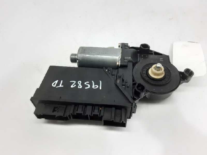 VOLKSWAGEN Touareg 1 generation (2002-2010) Motor de control geam ușă  dreapta spate 7L0959704 18463904