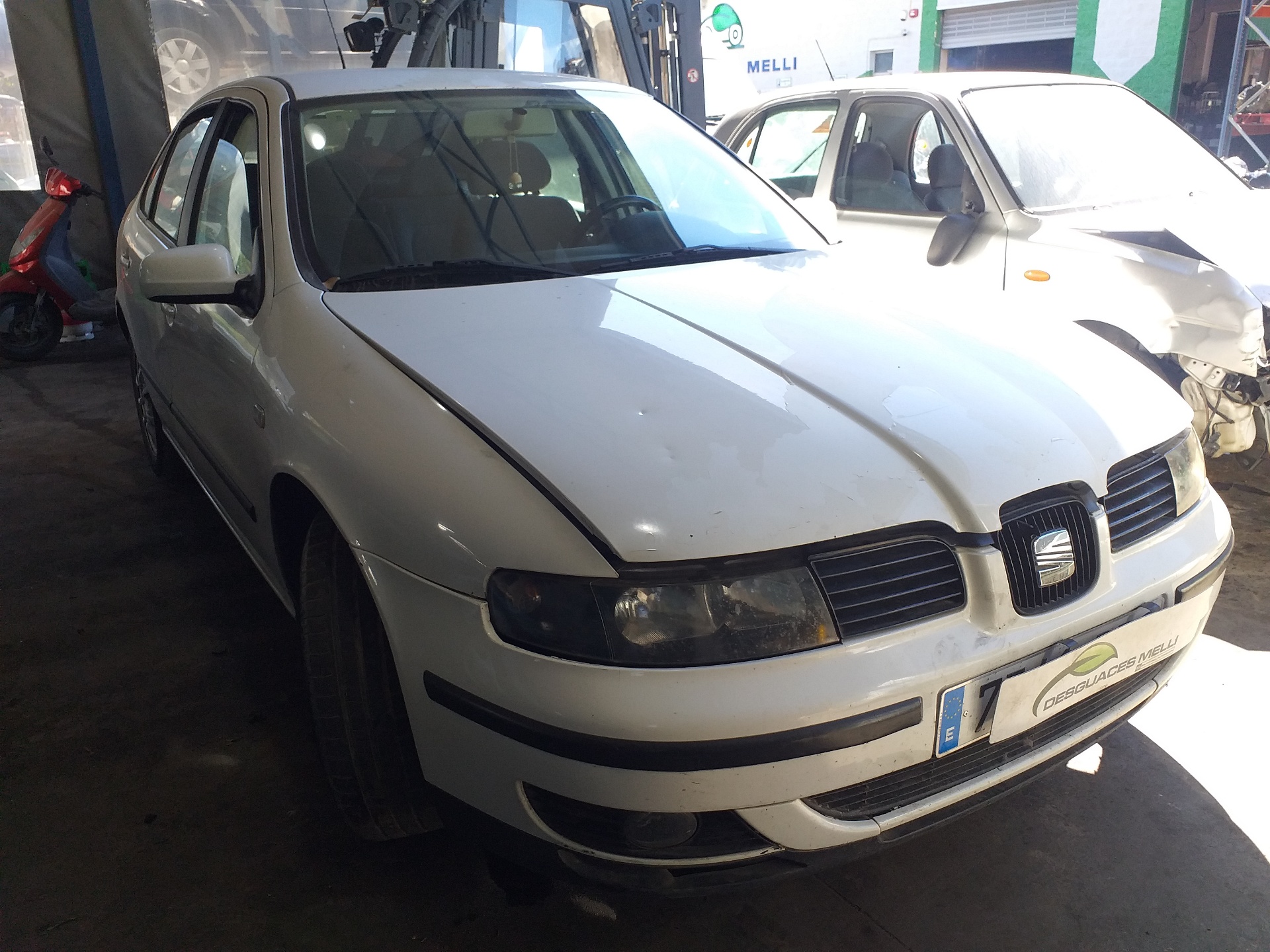 SEAT Toledo 2 generation (1999-2006) Galinių dešinių durų stiklo pakelėjas 1M0839730F 18743639