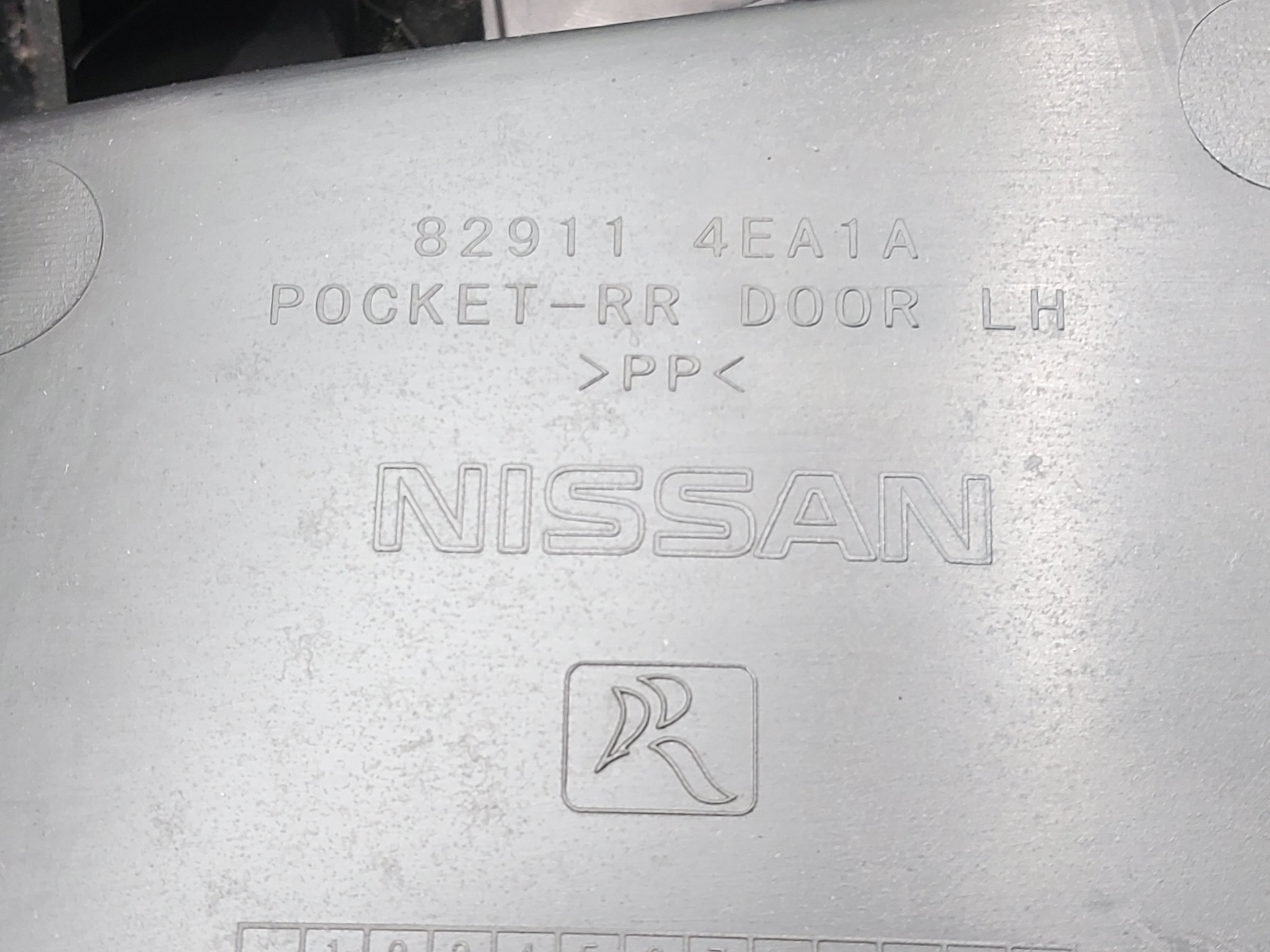 NISSAN Qashqai 2 generation (2013-2023) Aizmugurējo kreiso durvju moldings 829234EA1A 23247736