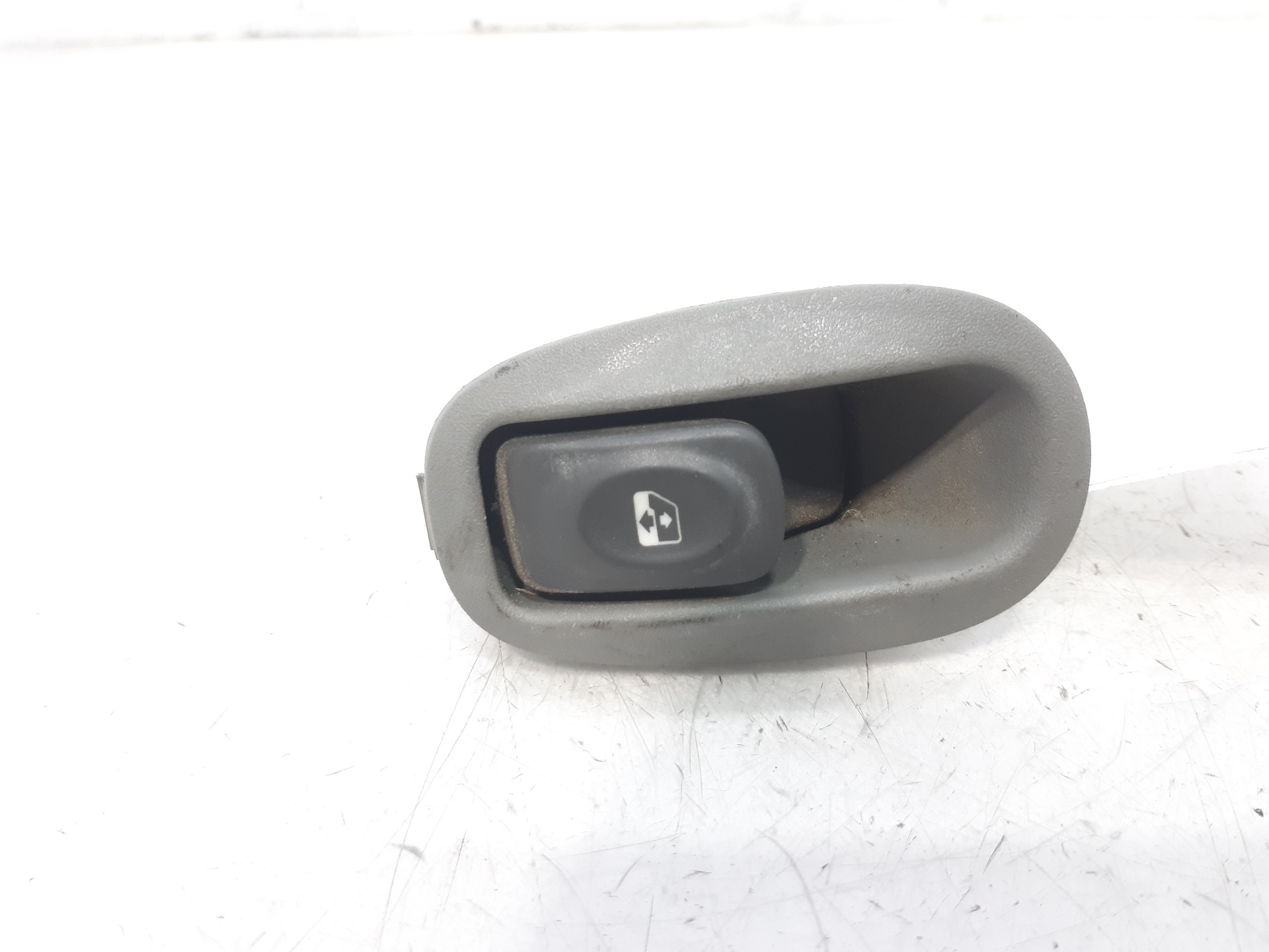 RENAULT Rear Right Door Window Control Switch 7700836267 24130799