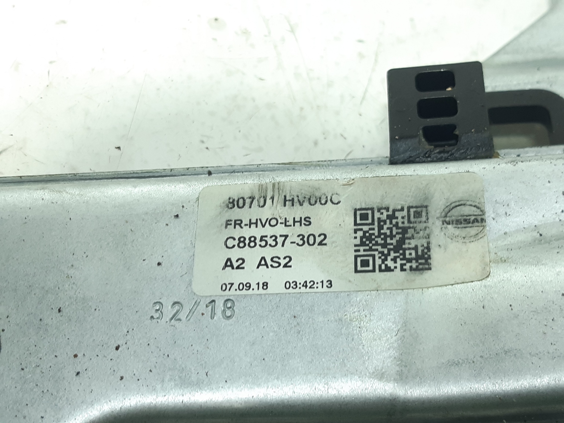 NISSAN Qashqai 2 generation (2013-2023) Priekšējo kreiso durvju logu pacēlājs 80701HV00C 22304249