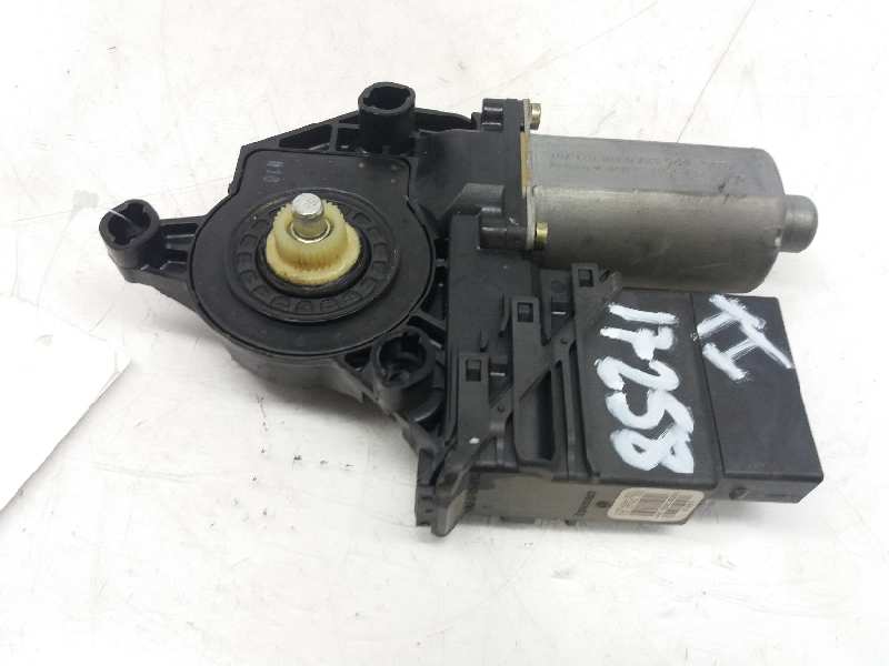 VOLKSWAGEN Bora 1 generation (1998-2005) Rear Left Door Window Control Motor 0130821767 20187812