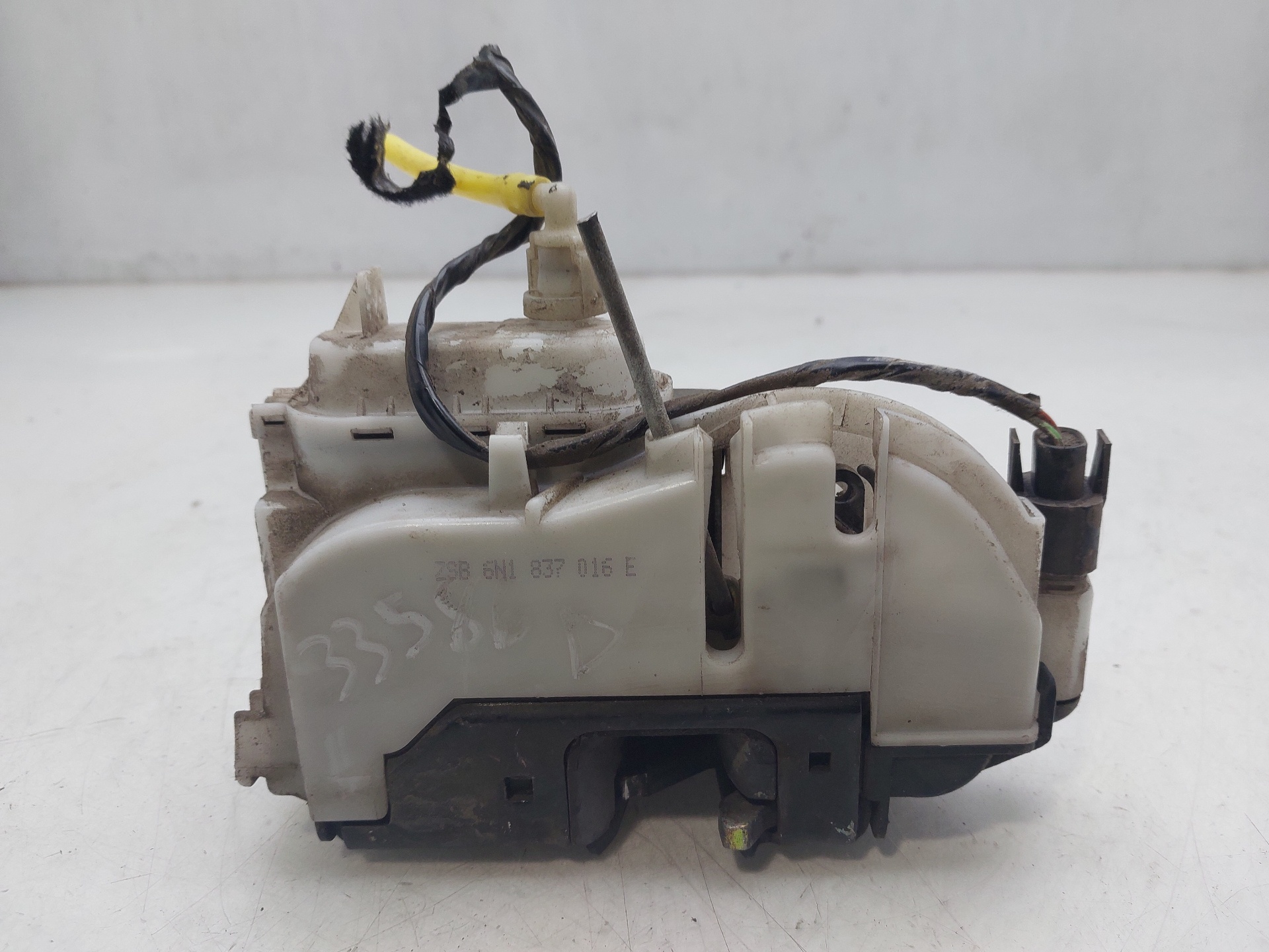 NISSAN Sunny N14 (1991-1995) Front Right Door Lock 6N1837016E 25558438