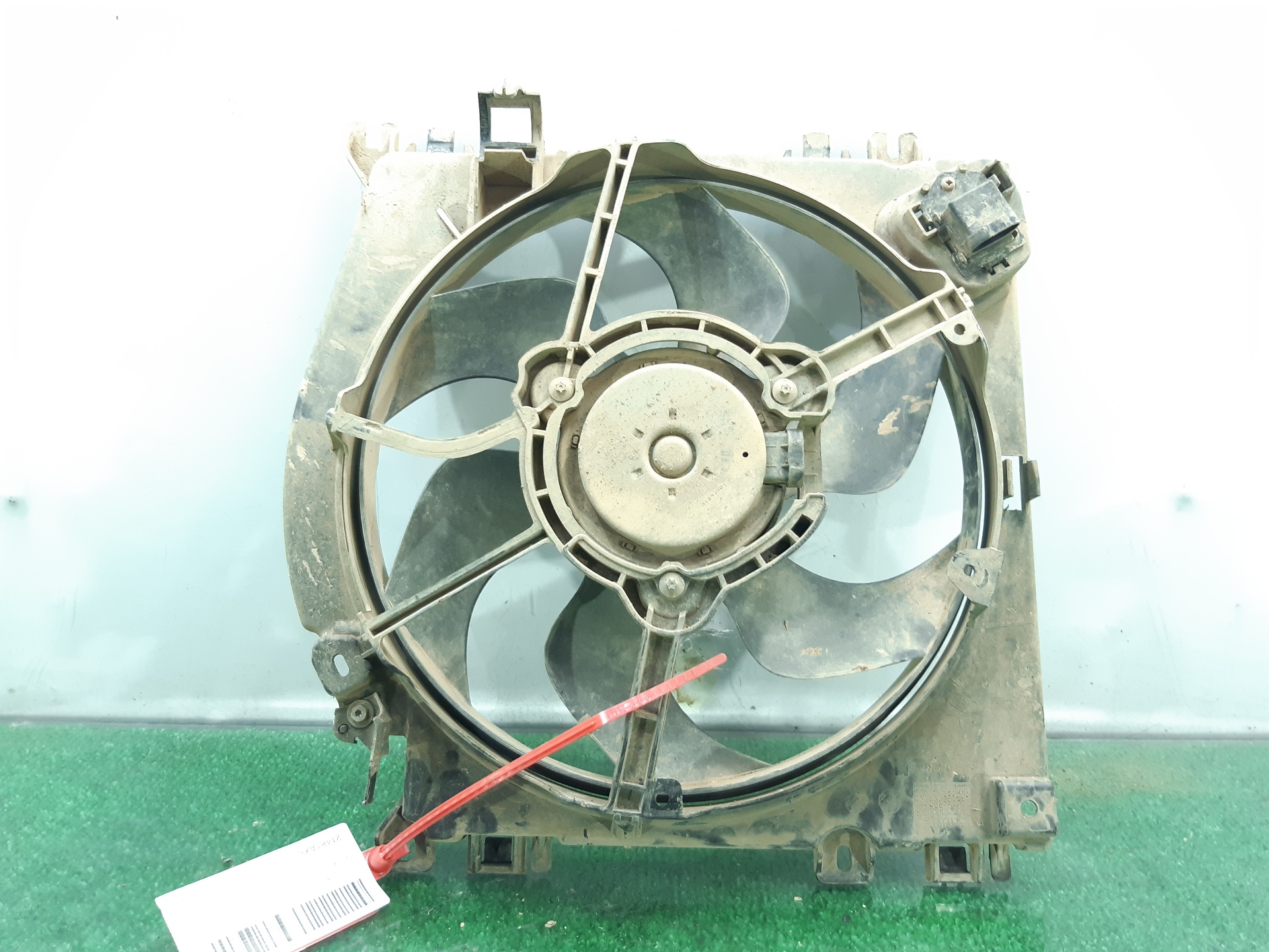 NISSAN Note 1 generation (2005-2014) Difūzoriaus ventiliatorius 21481AX610 22467498