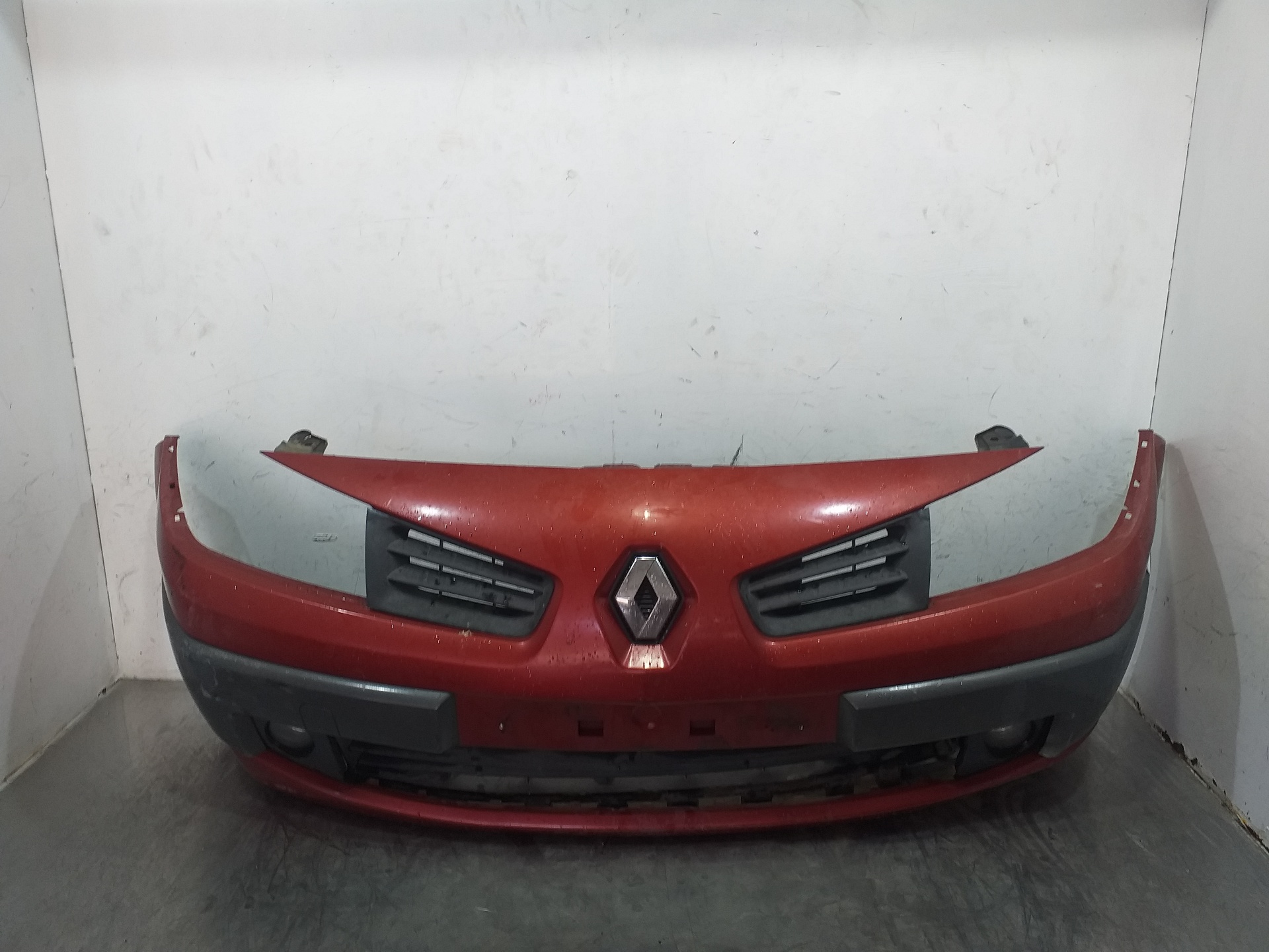 RENAULT Megane 2 generation (2002-2012) Priekšējais bamperis 620223579R 27298074