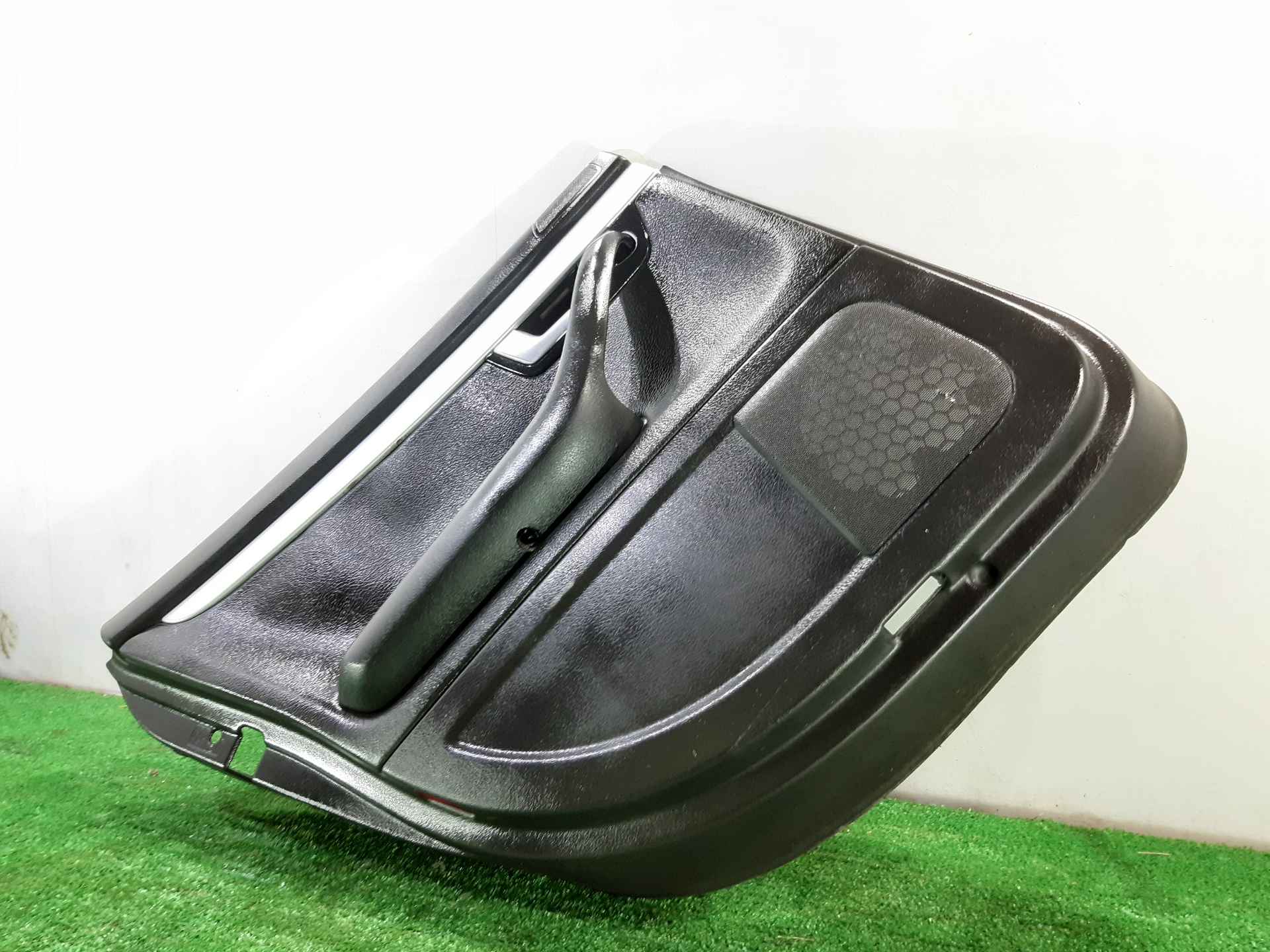 AUDI A4 B7/8E (2004-2008) Moulure de porte arrière gauche 8E0867305 18758643