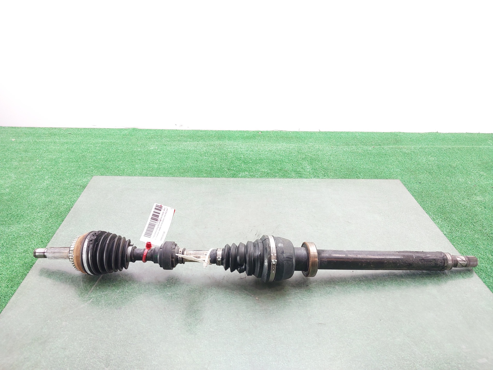 VOLKSWAGEN Front Right Driveshaft MR912136 25405967