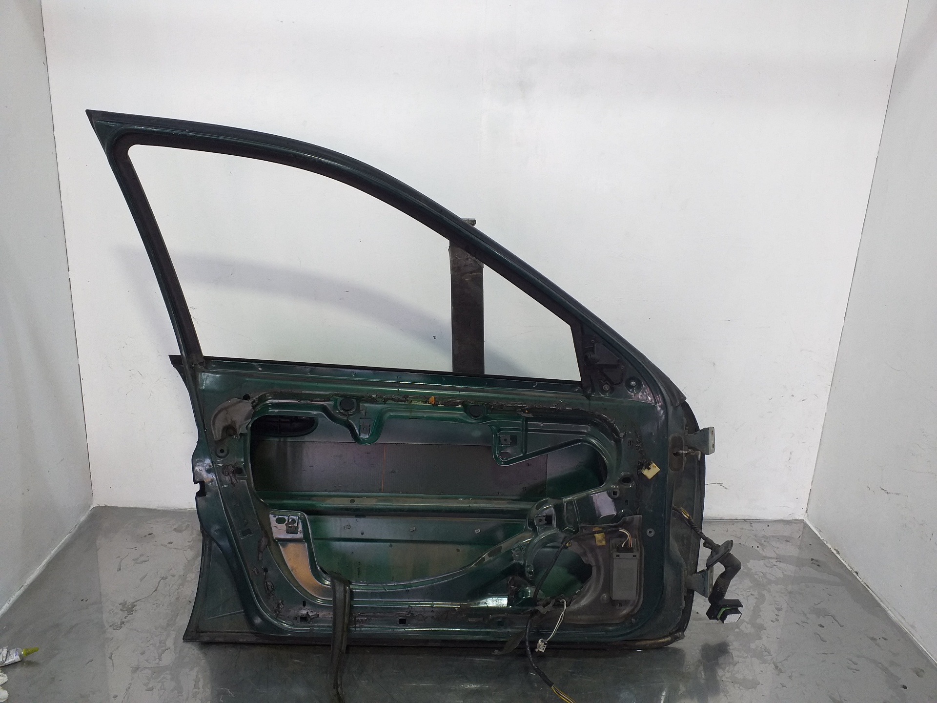 TOYOTA Laguna 1 generation (1993-2001) Priekšējās kreisās durvis 7751471385 23283414