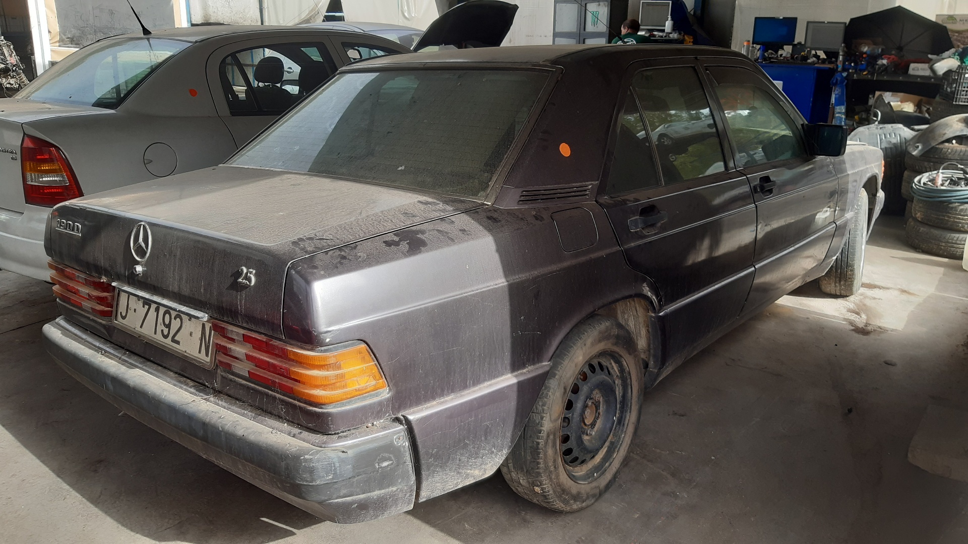 MERCEDES-BENZ 190 (W201) 1 generation (1982-1993) Expanzná nádrž 1245000649 25576281