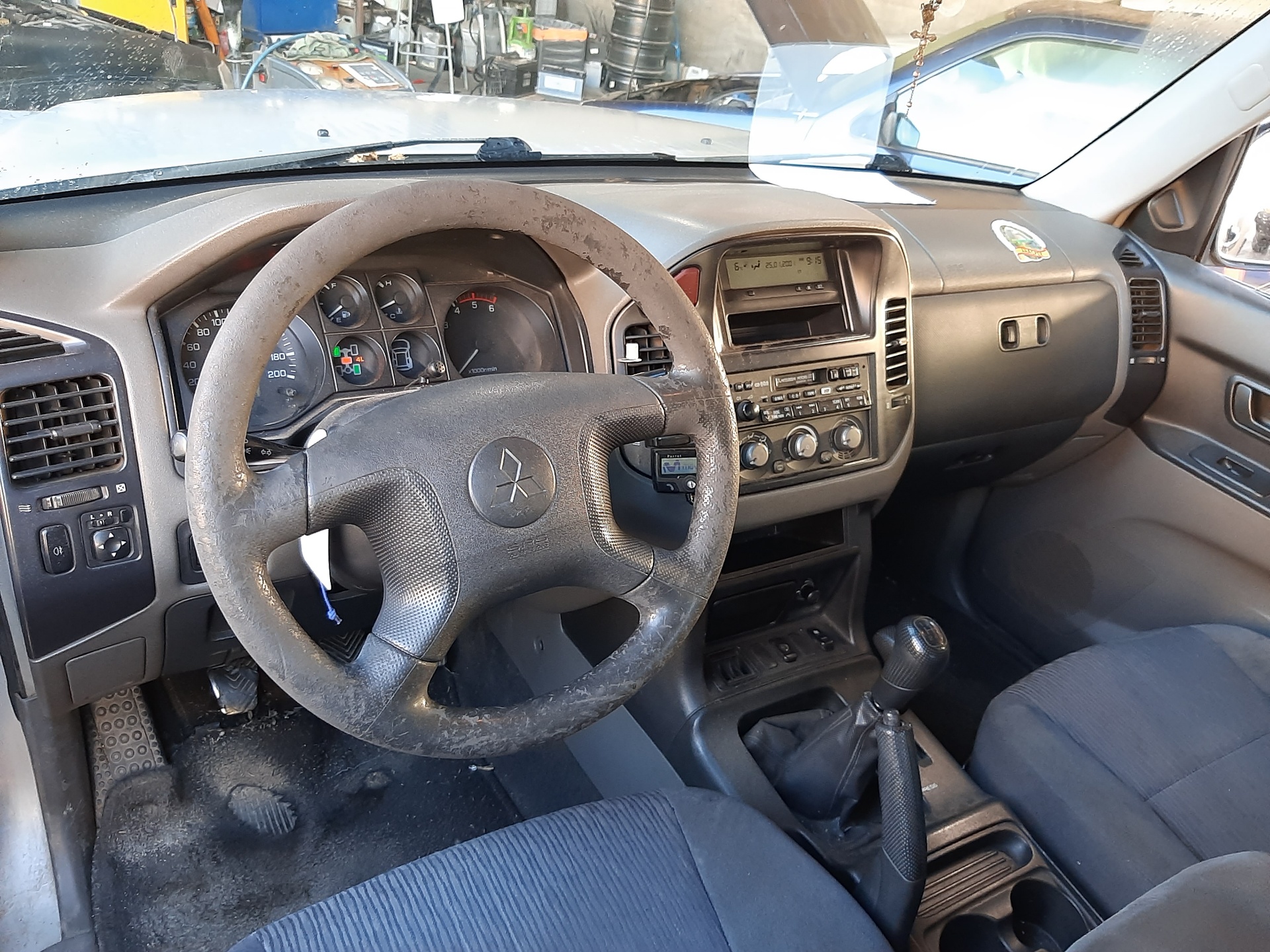 MITSUBISHI Pajero 3 generation (1999-2006) Braț de control superior dreapta față 4010A140 25268955