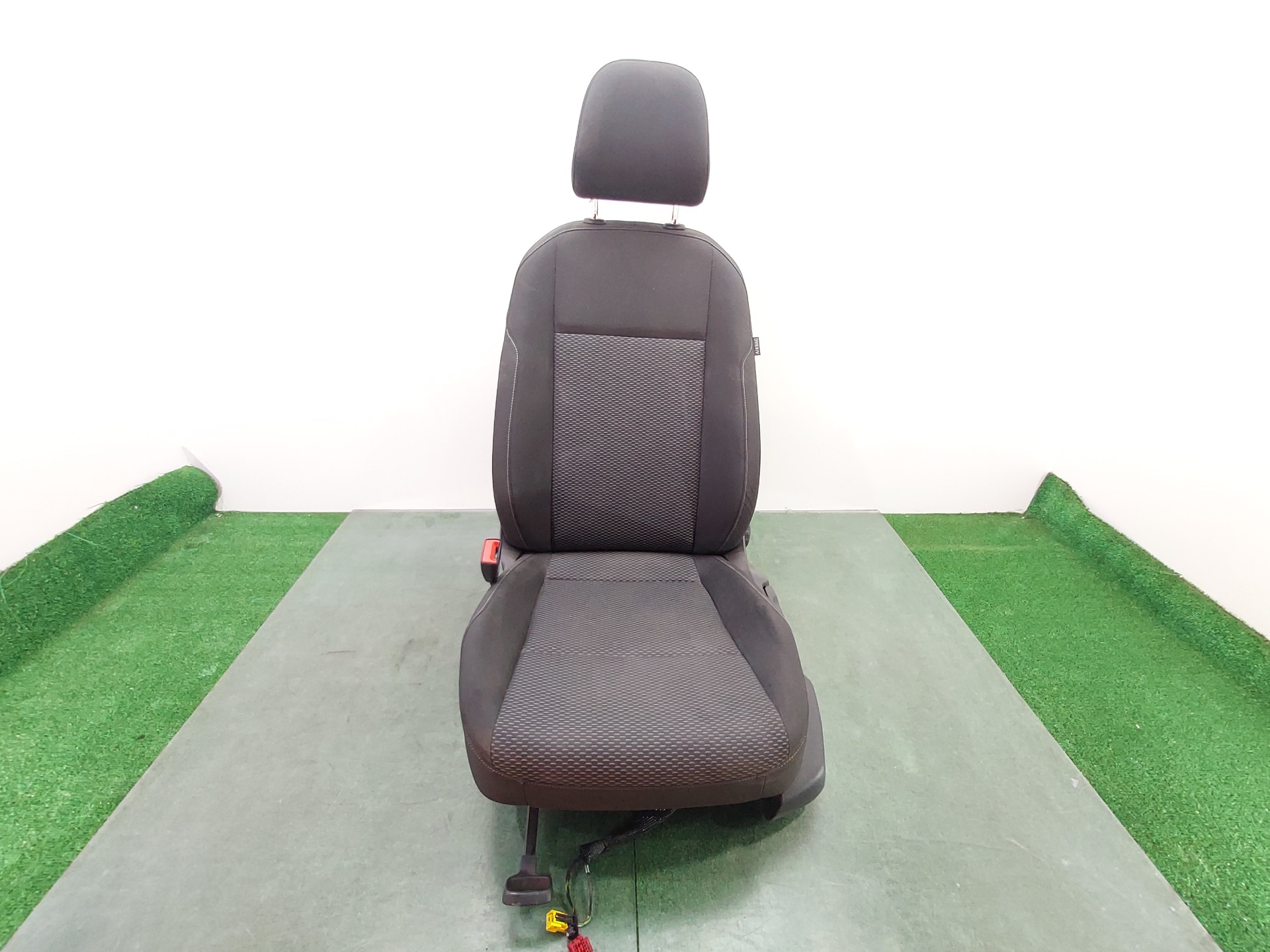VOLKSWAGEN Golf 7 generation (2012-2024) Front Left Seat 5Q4881105Q 21779404