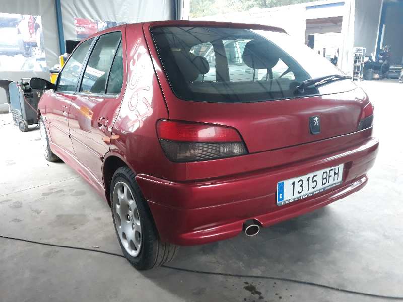 PEUGEOT 306 1 generation (1993-2002) Venstre baglygte 6350H7 22036262