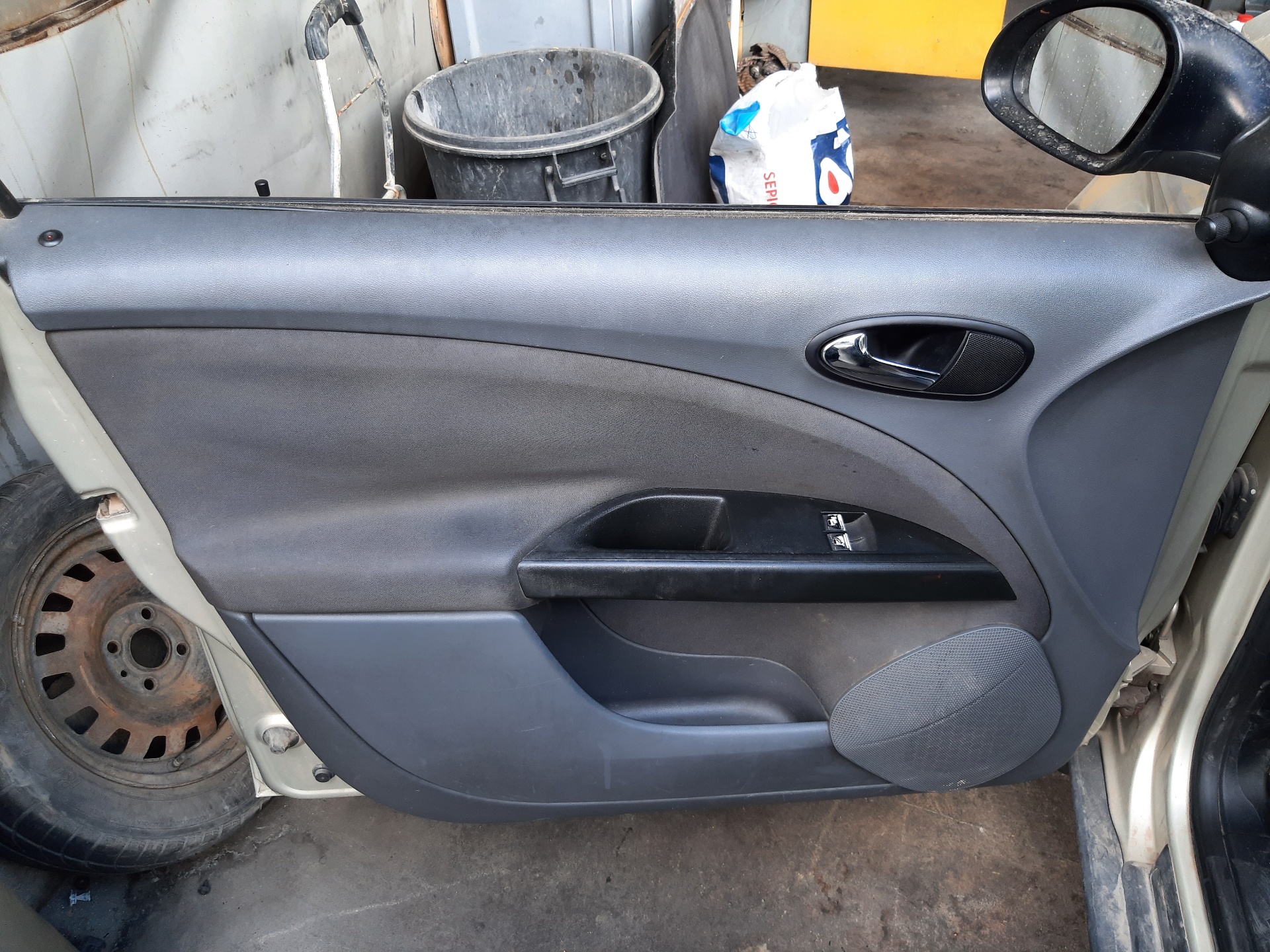 SEAT Toledo 3 generation (2004-2010) Front Right Door 5P0831056 18731051