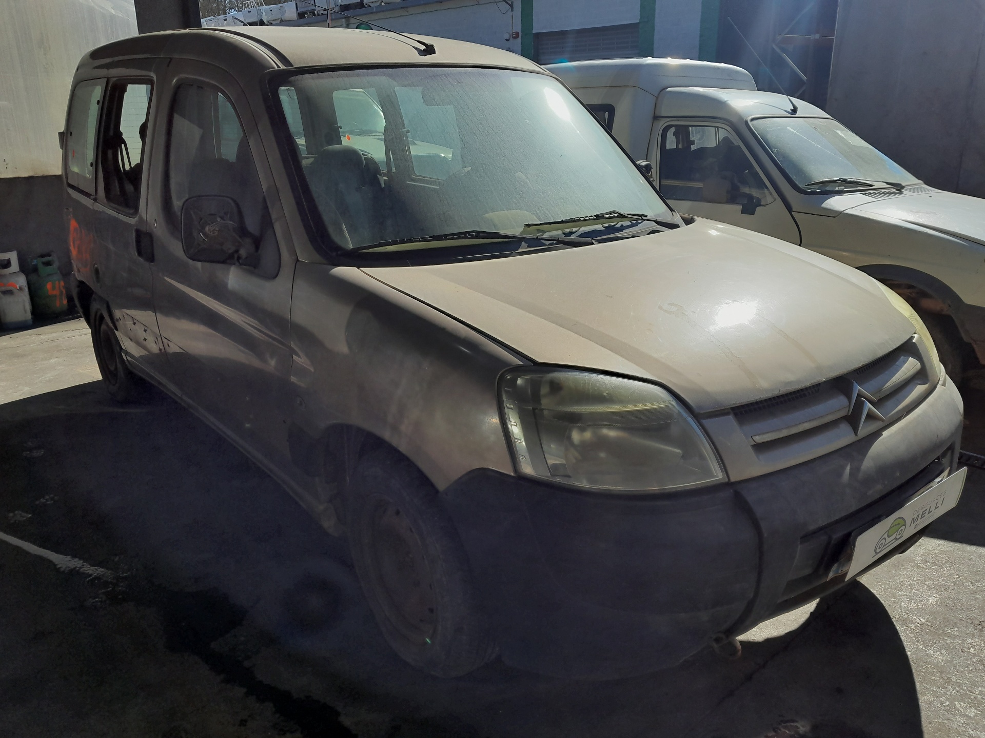 VOLKSWAGEN Стеклоподъемник передней правой двери 9222EQ 23014911