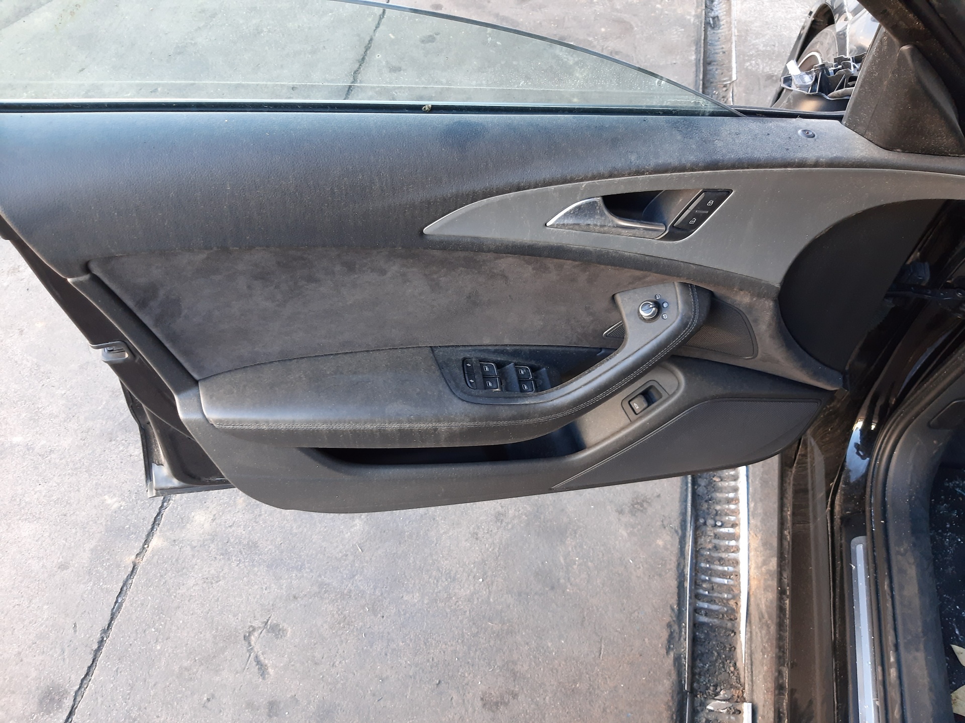 AUDI A6 allroad C7 (2012-2019) Galinių kairių durų stiklo pakelėjo varikliukas 8K0959811A 24930337