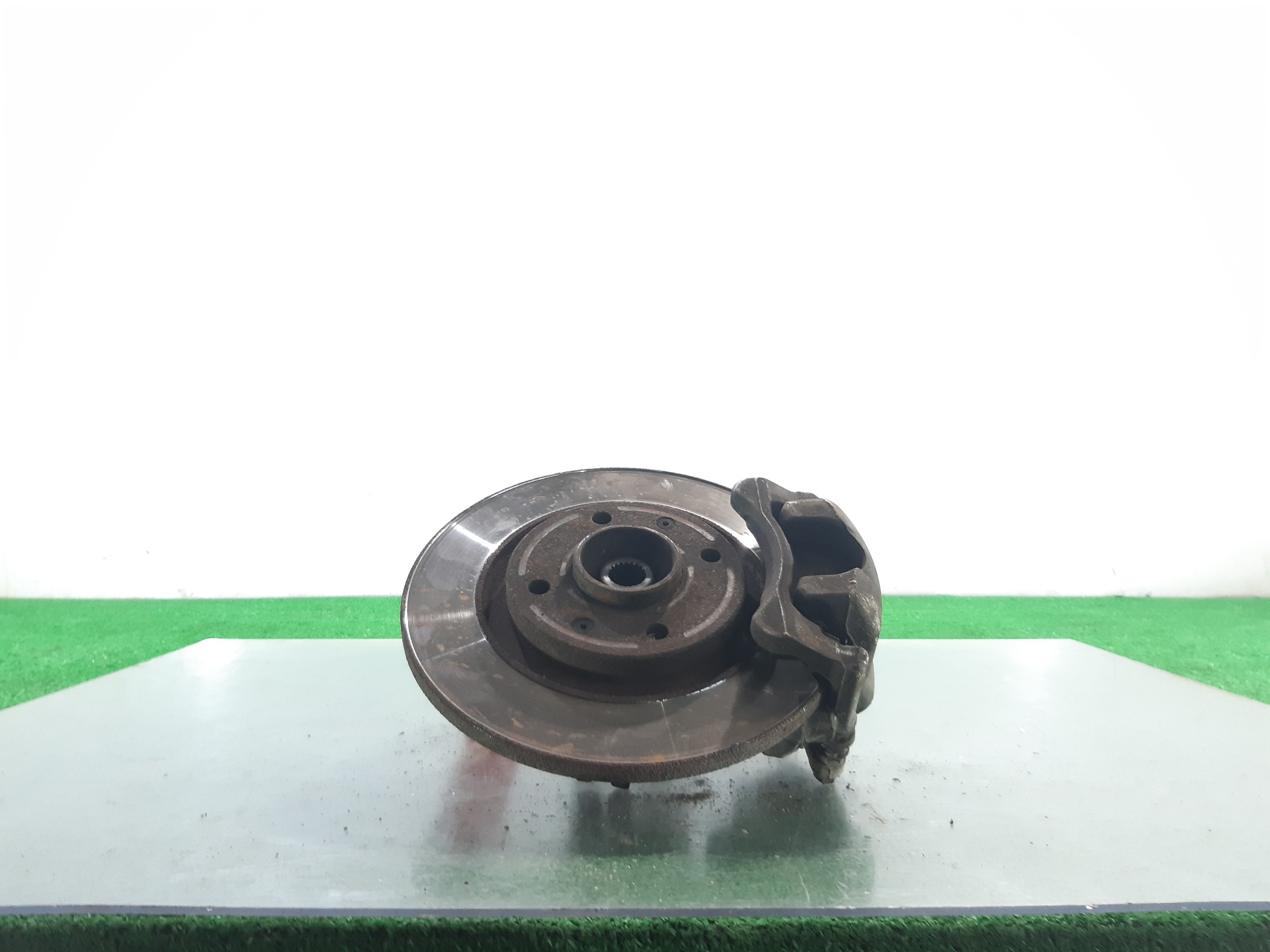 CITROËN C3 1 generation (2002-2010) Front Right Wheel Hub 1607557580 22285276