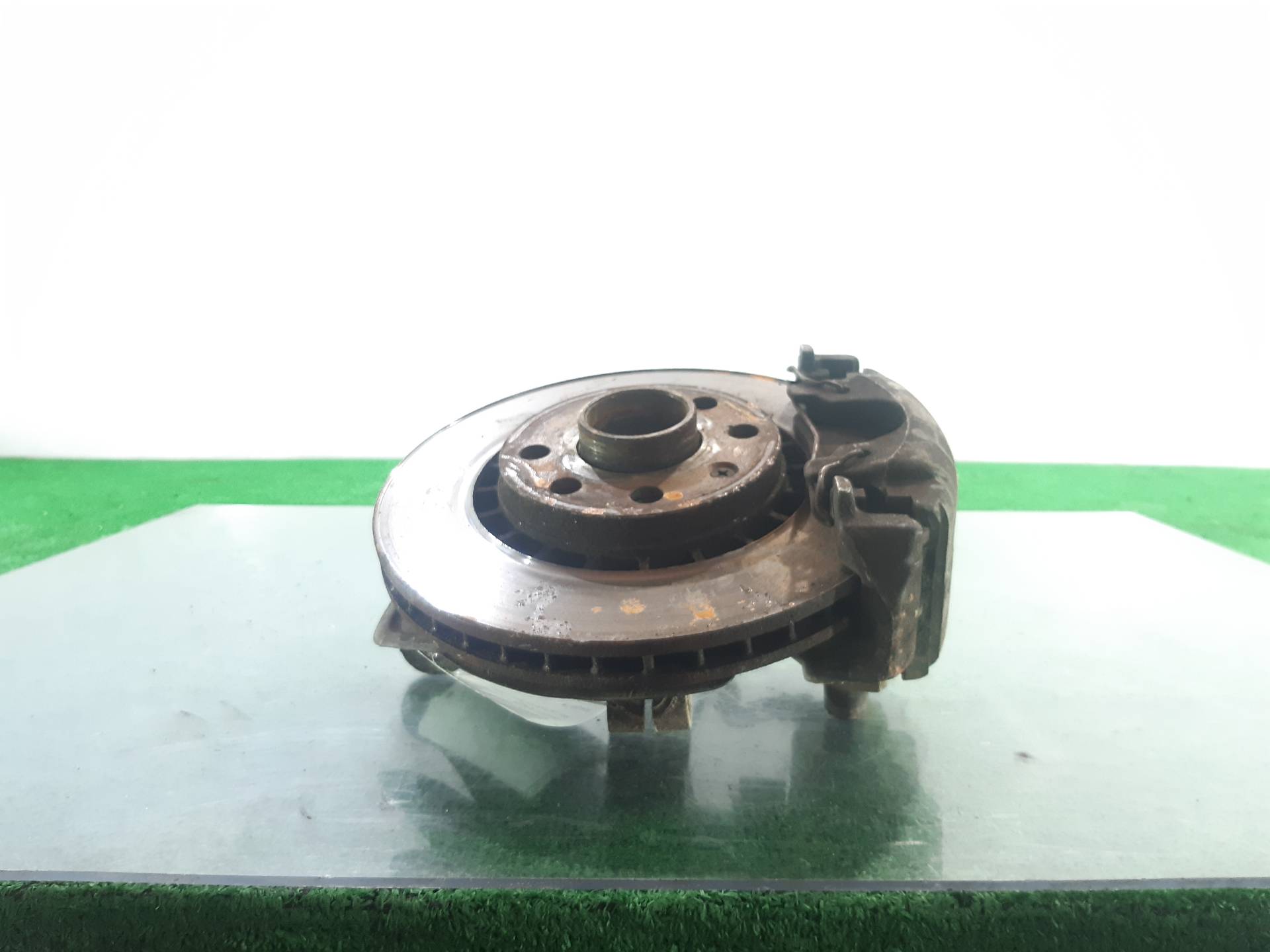 OPEL Vectra B (1995-1999) Front Right Wheel Hub 90468578 18641026