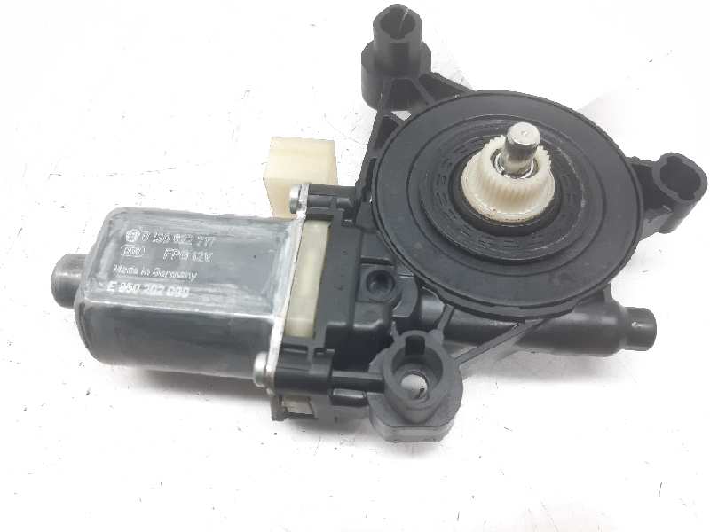 SEAT Ateca 1 generation (2016-2024) Front Left Door Window Regulator Motor 5Q0959801B 18428796