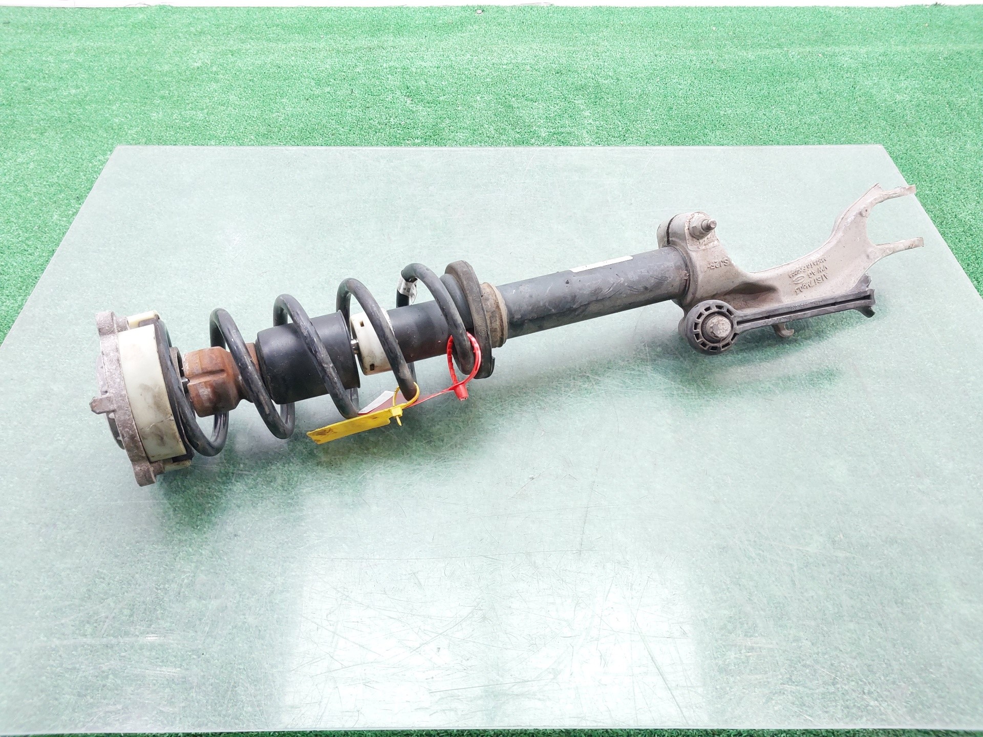 AUDI A4 B9/8W (2015-2024) Front Right Shock Absorber 8W0413031AA 24386149