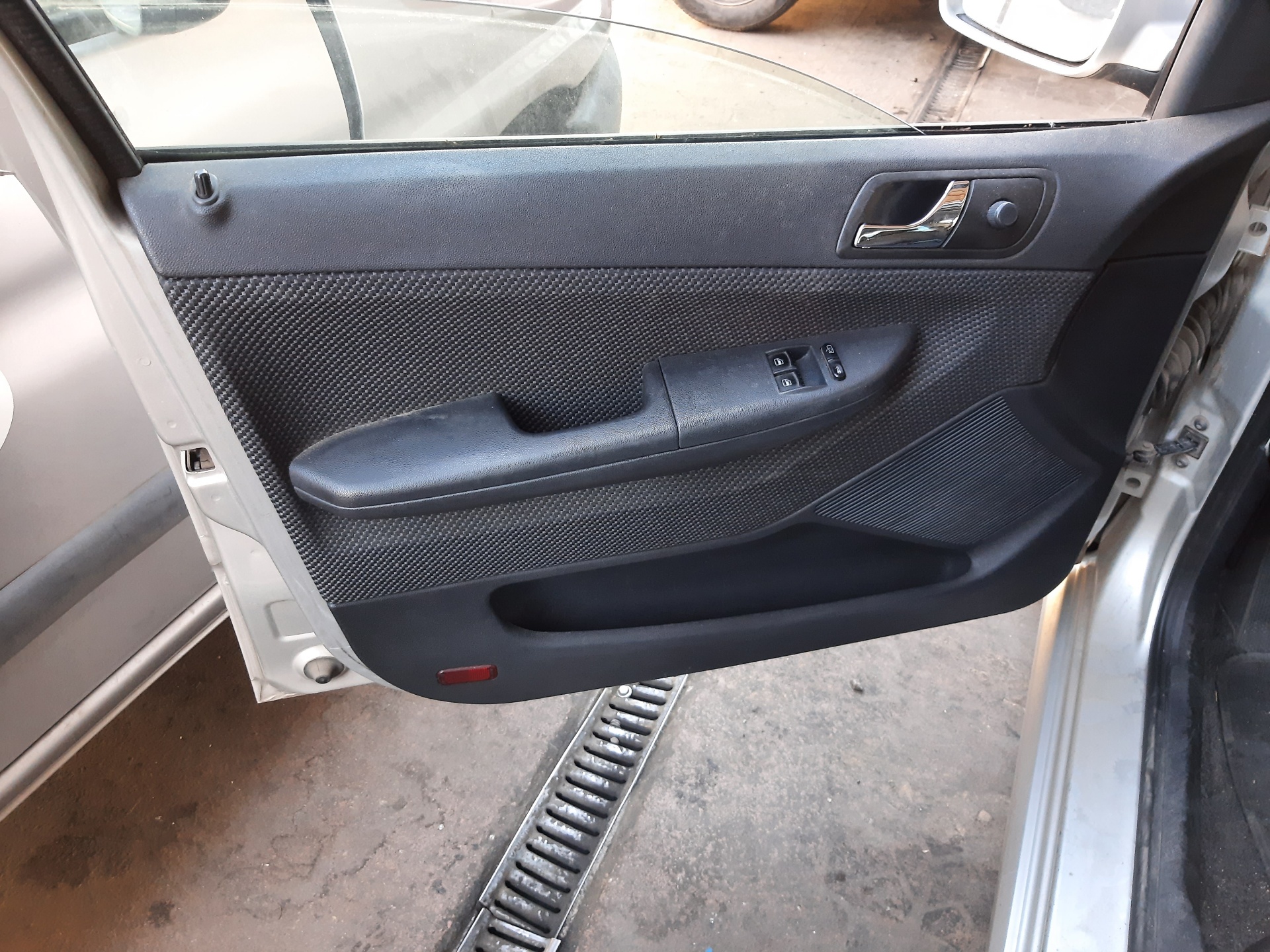 RENAULT Octavia 2 generation (2004-2013) Left Side Sun Visor 6Y2857551 22330942