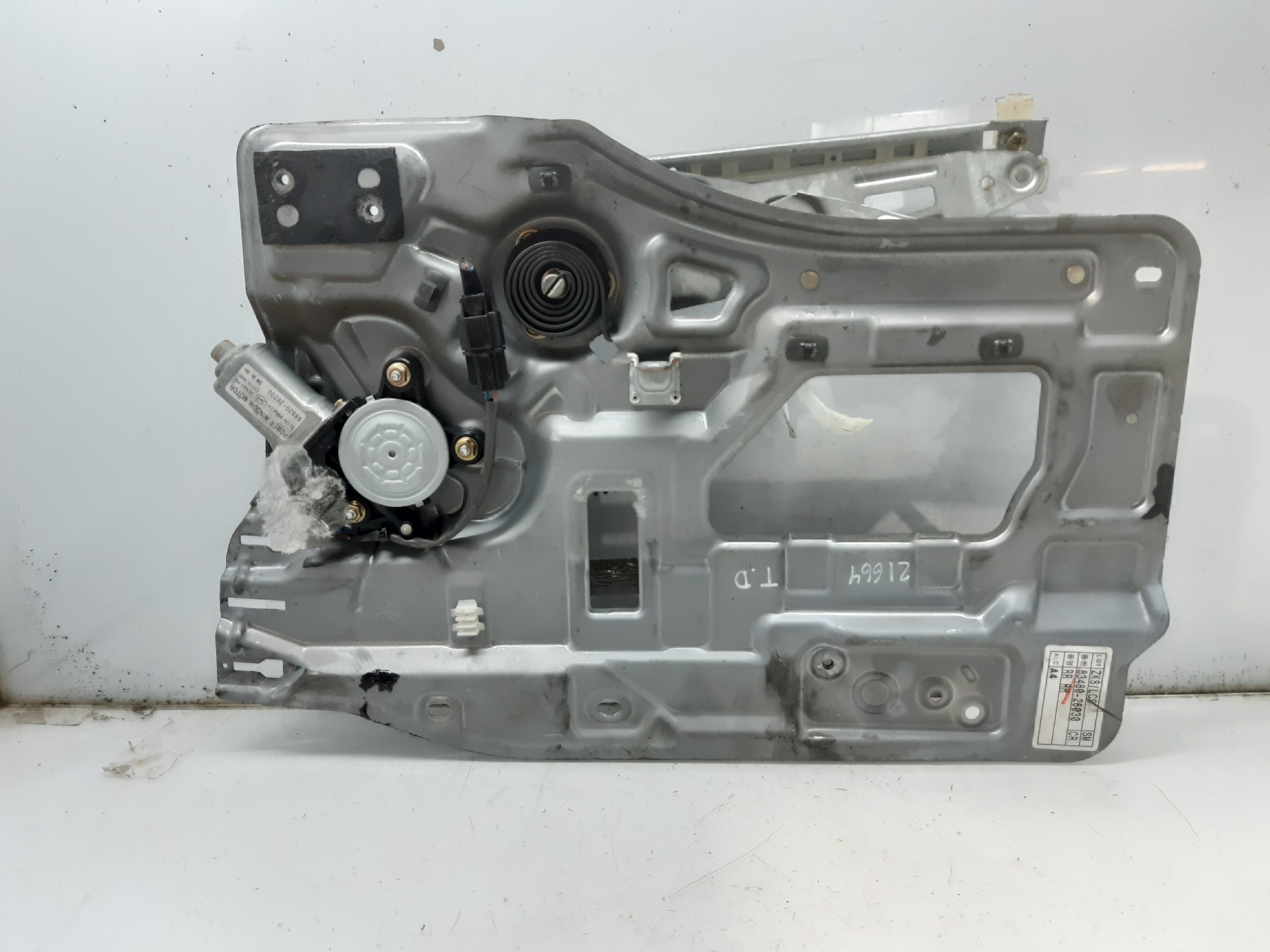 Elevalunas trasero derecho D4EA 8348026030 de Hyundai Santa fé i (sm) 2001-2006 113 CV con 196759 km