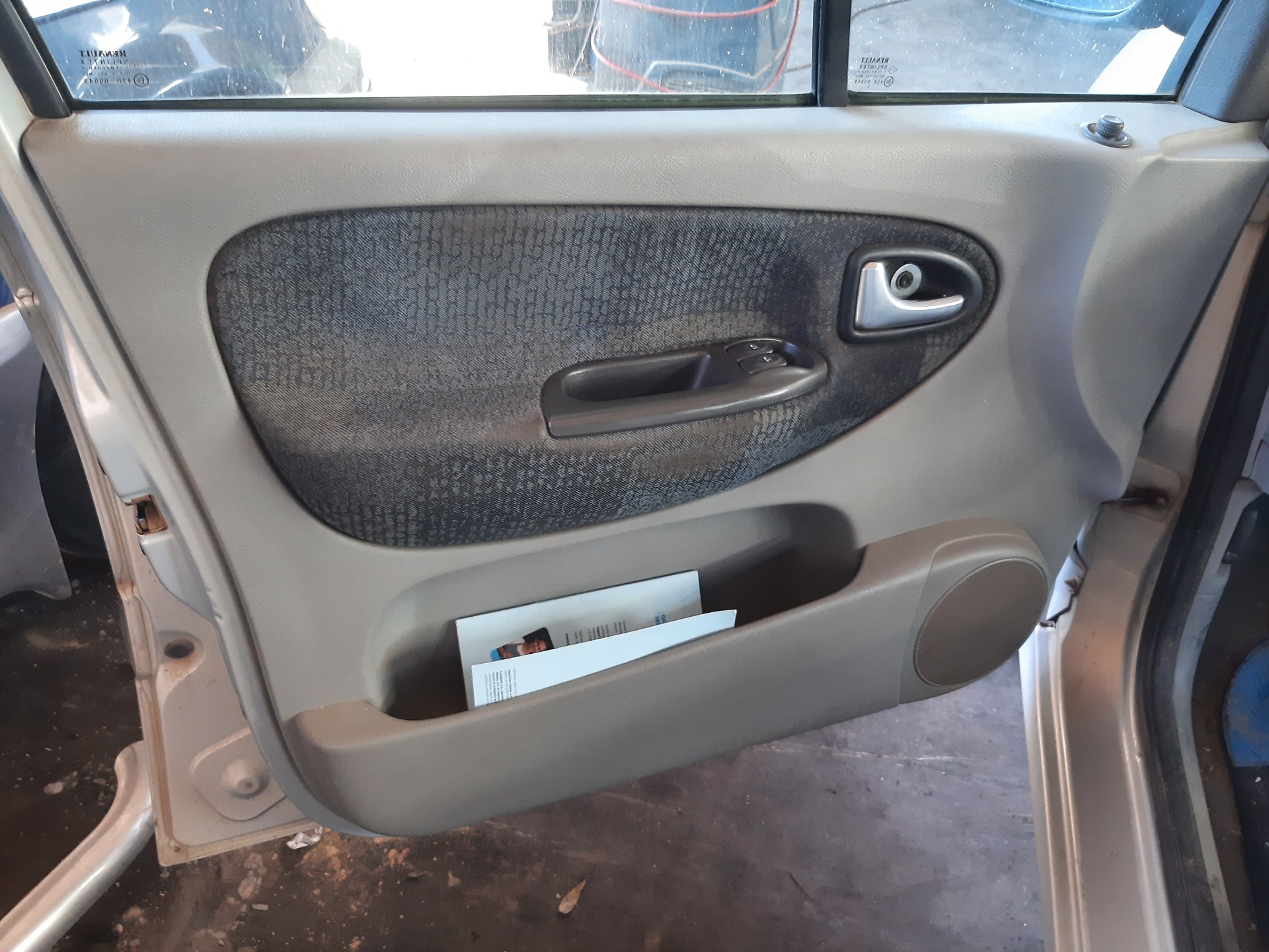 MERCEDES-BENZ Front Left Door Interior Handle Frame 8200028994 26798506