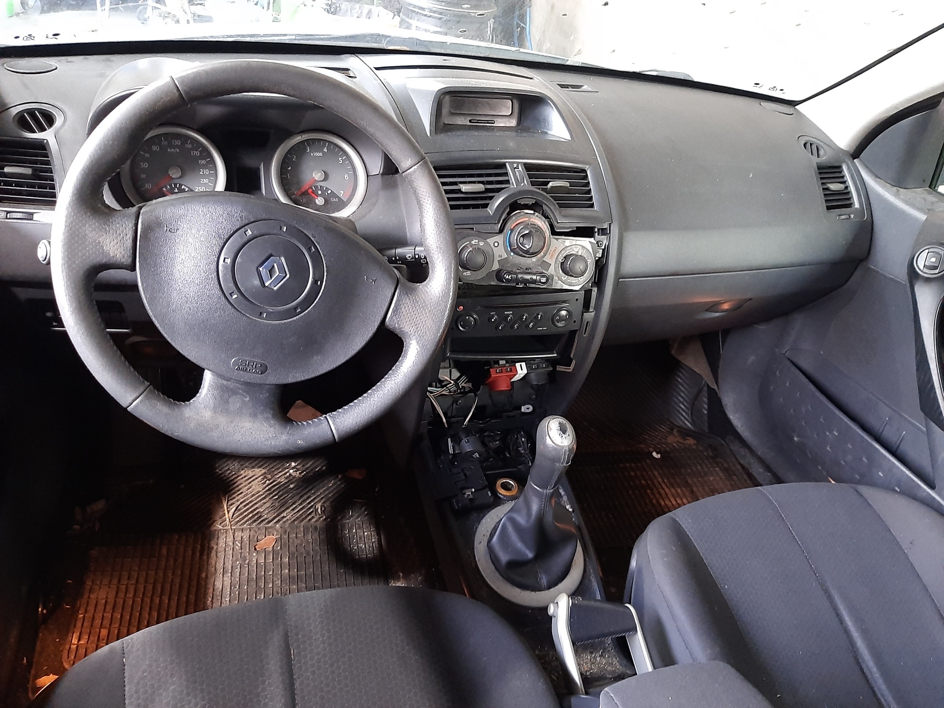 INFINITI Megane 2 generation (2002-2012) Bal első ajtó ablakemelő gombja 156018090 22468356