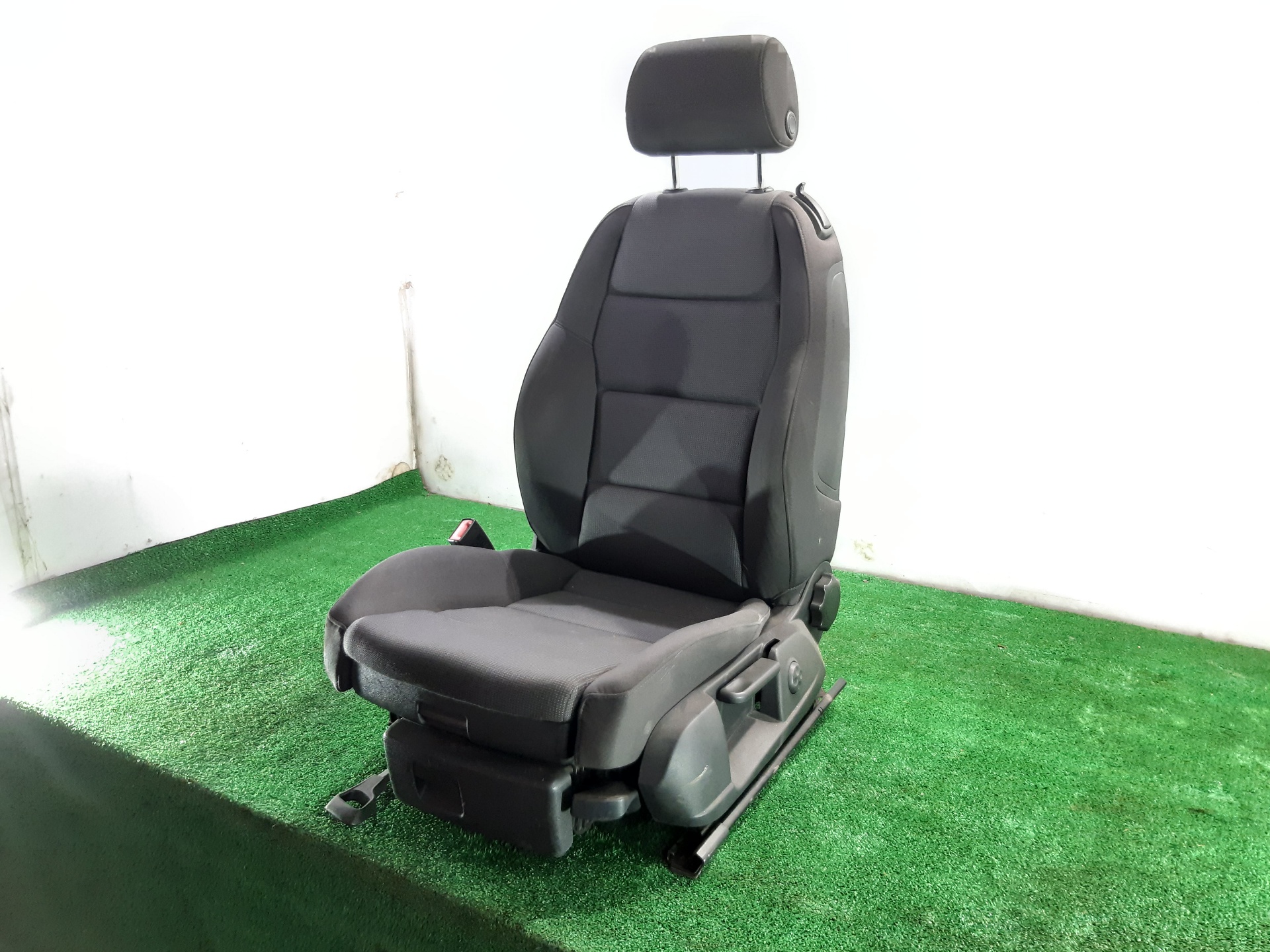 AUDI A4 B7/8E (2004-2008) Front Left Seat 8H0881105AQ 18740711