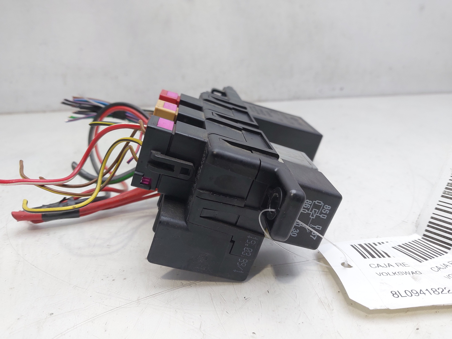 VOLKSWAGEN Passat B5 (1996-2005) Fuse Box 8L0941822A 22639249