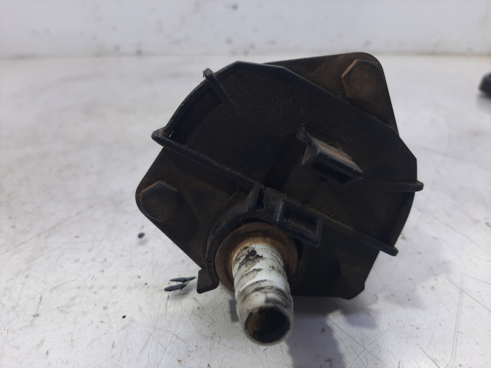 VOLKSWAGEN Polo 3 generation (1994-2002) Pompe à vide 028207A 24978918