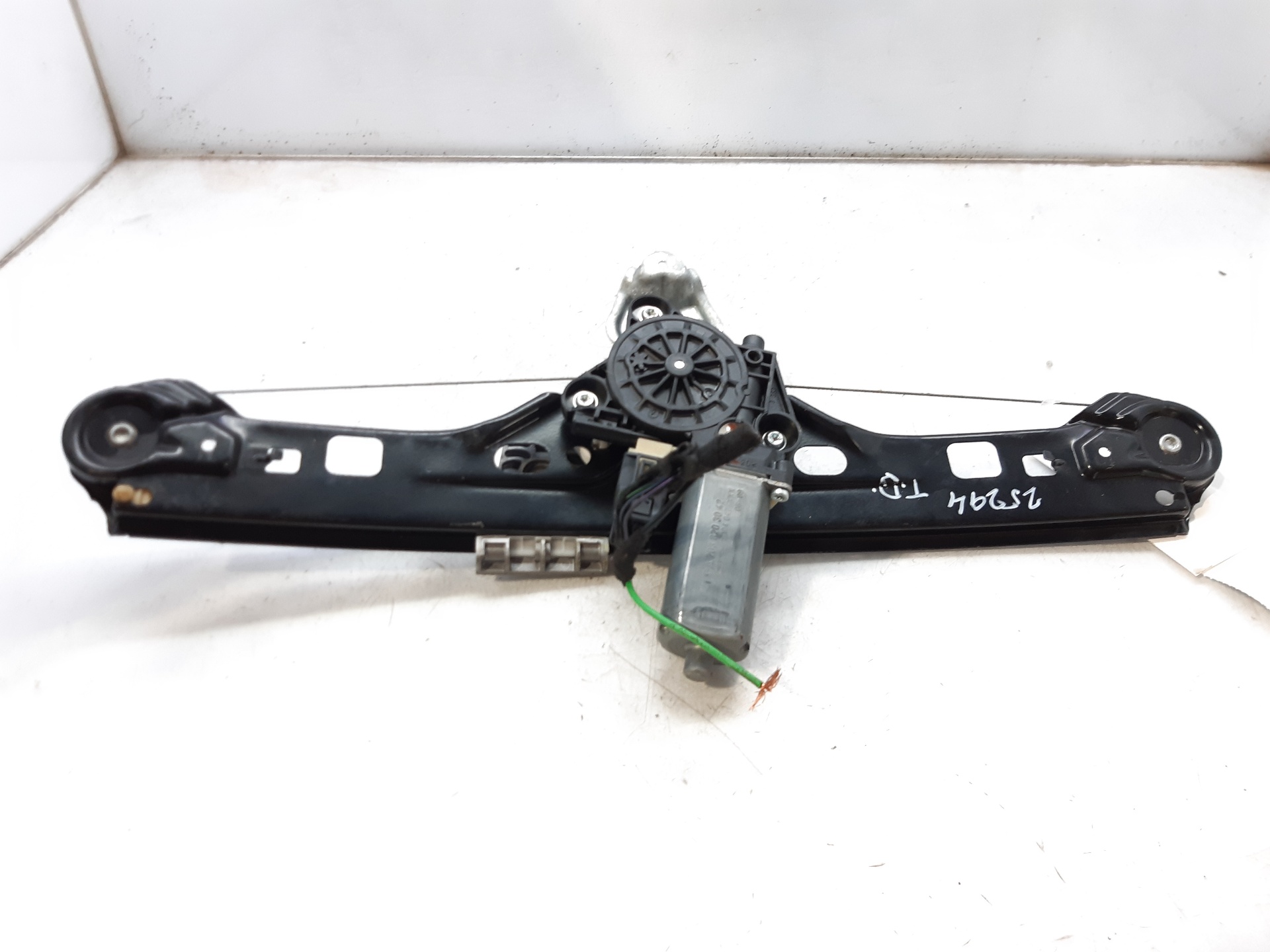 MERCEDES-BENZ C-Class W203/S203/CL203 (2000-2008) Rear Right Door Window Regulator A2038203042 18736365