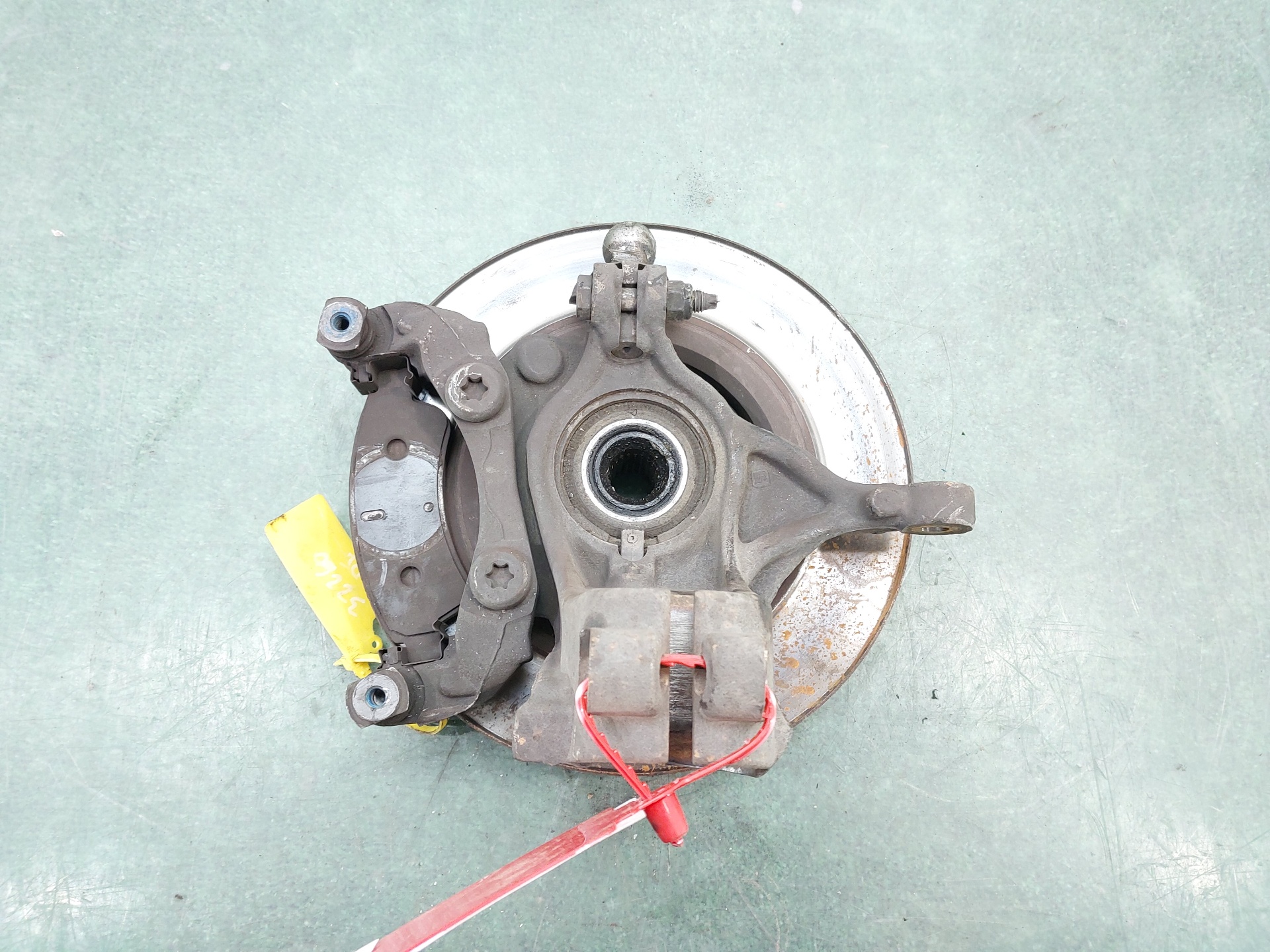 CITROËN C3 2 generation (2009-2016) Front Left Wheel Hub 1607557480 22576178