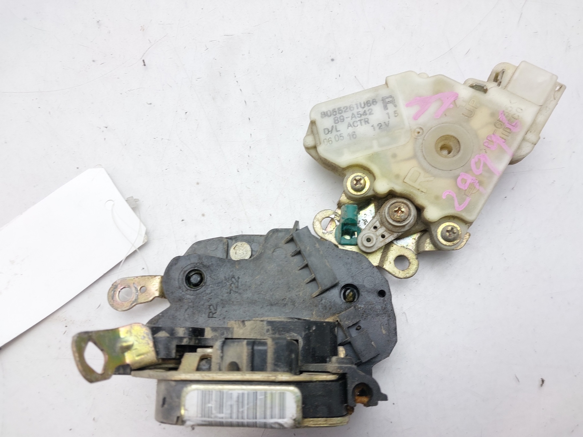 VAUXHALL Almera N16 (2000-2006) Front Right Door Lock 8055261U66 24071117