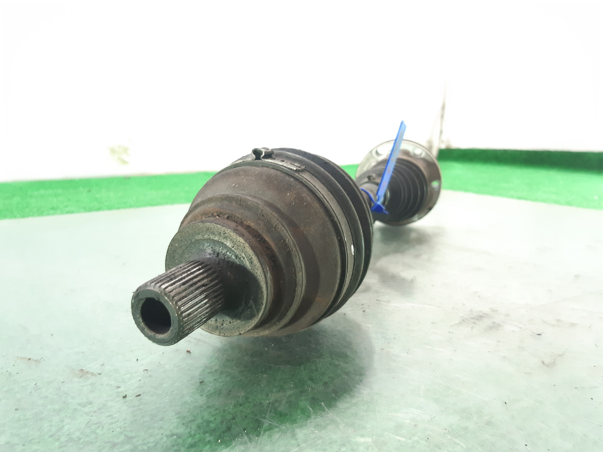 SEAT Leon 3 generation (2012-2020) Front Left Driveshaft 5Q0407271H 22305132