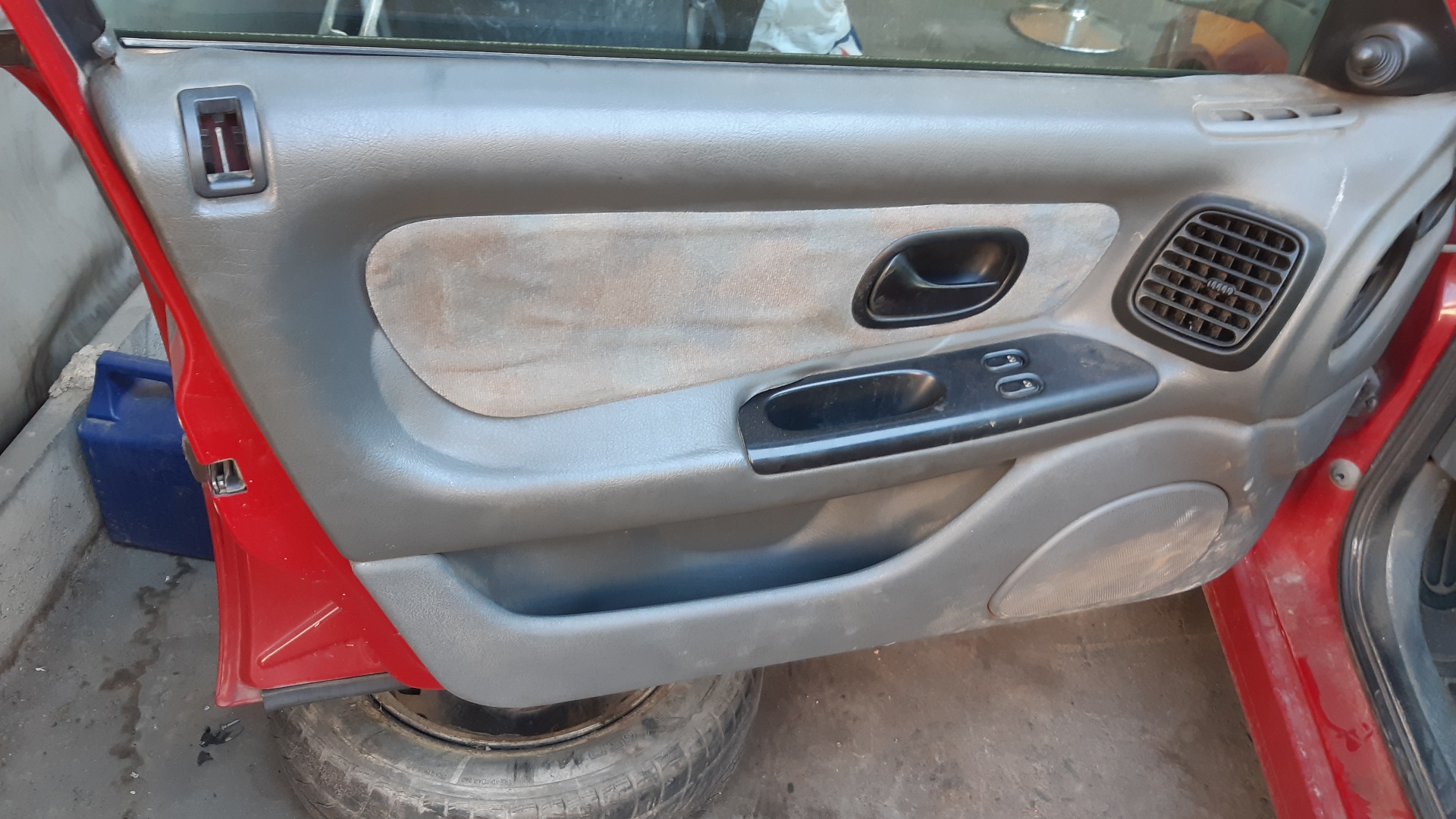 RENAULT Laguna 1 generation (1993-2001) Front Left Door Interior Handle Frame 7700823286 22019733