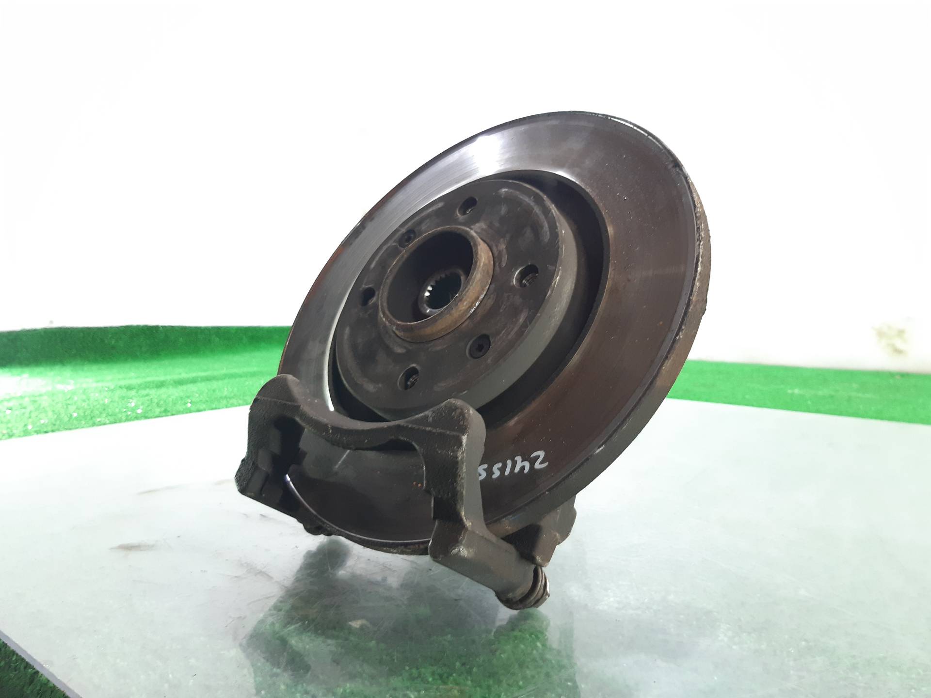 CITROËN C3 1 generation (2002-2010) Front Left Wheel Hub 1607557480 18693490