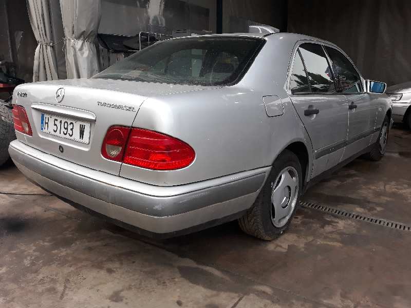 MERCEDES-BENZ E-Class W210 (1995-2002) Oikea takavalo A2108201064 24095341