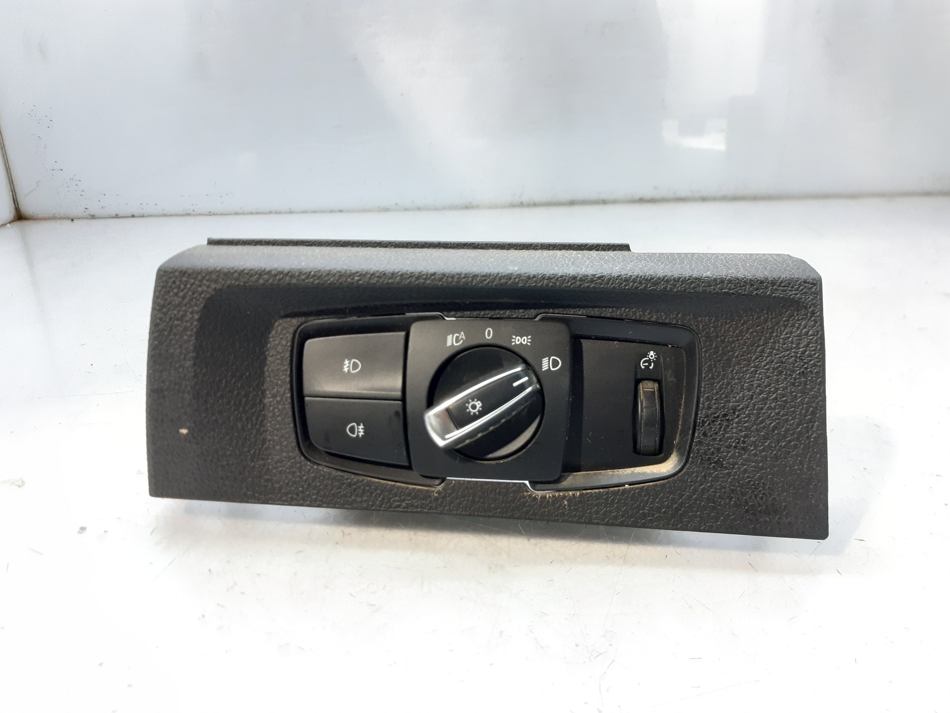 BMW 1 Series F20/F21 (2011-2020) Headlight Switch Control Unit 939394702 18748586