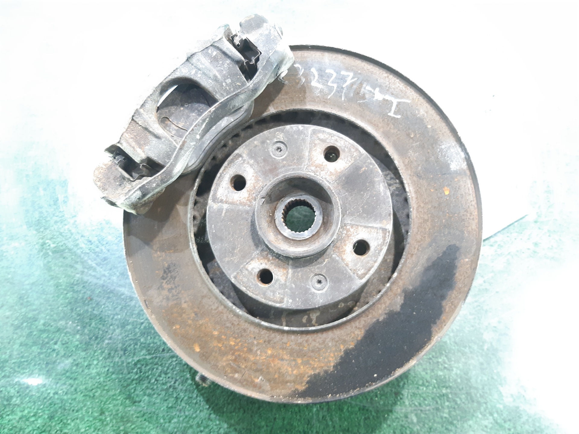 SKODA 307 1 generation (2001-2008) Front Left Wheel Hub 364696 18672254