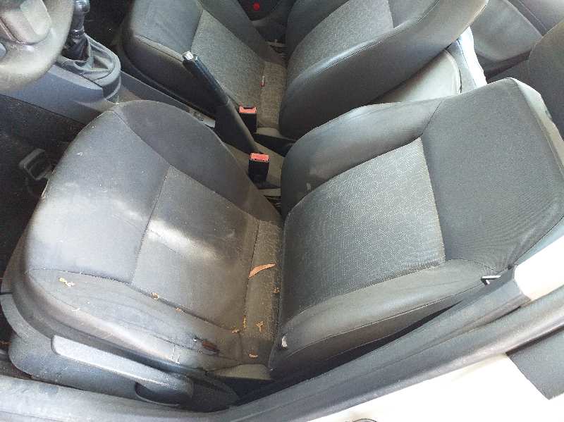 SEAT Cordoba 2 generation (1999-2009) Aizmugurējo kreiso durvju logu pacēlājs 6L4839751 18386605